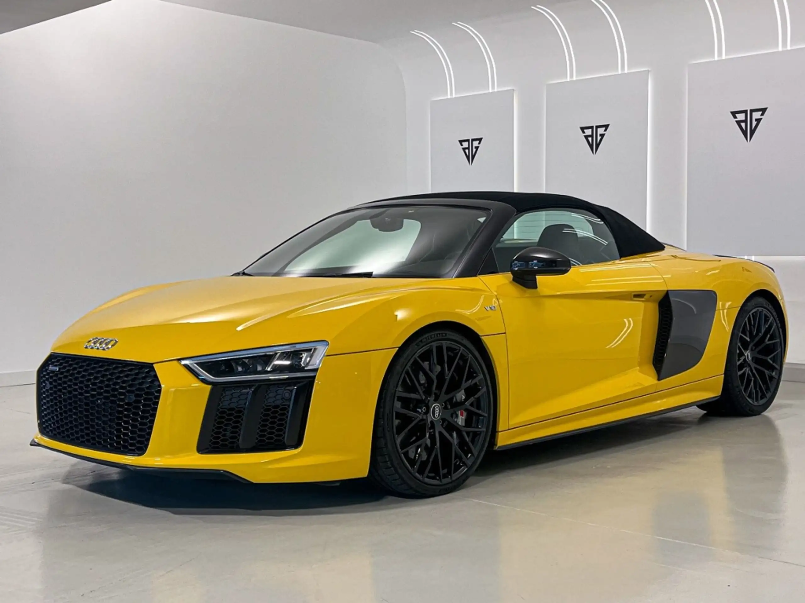 Audi - R8