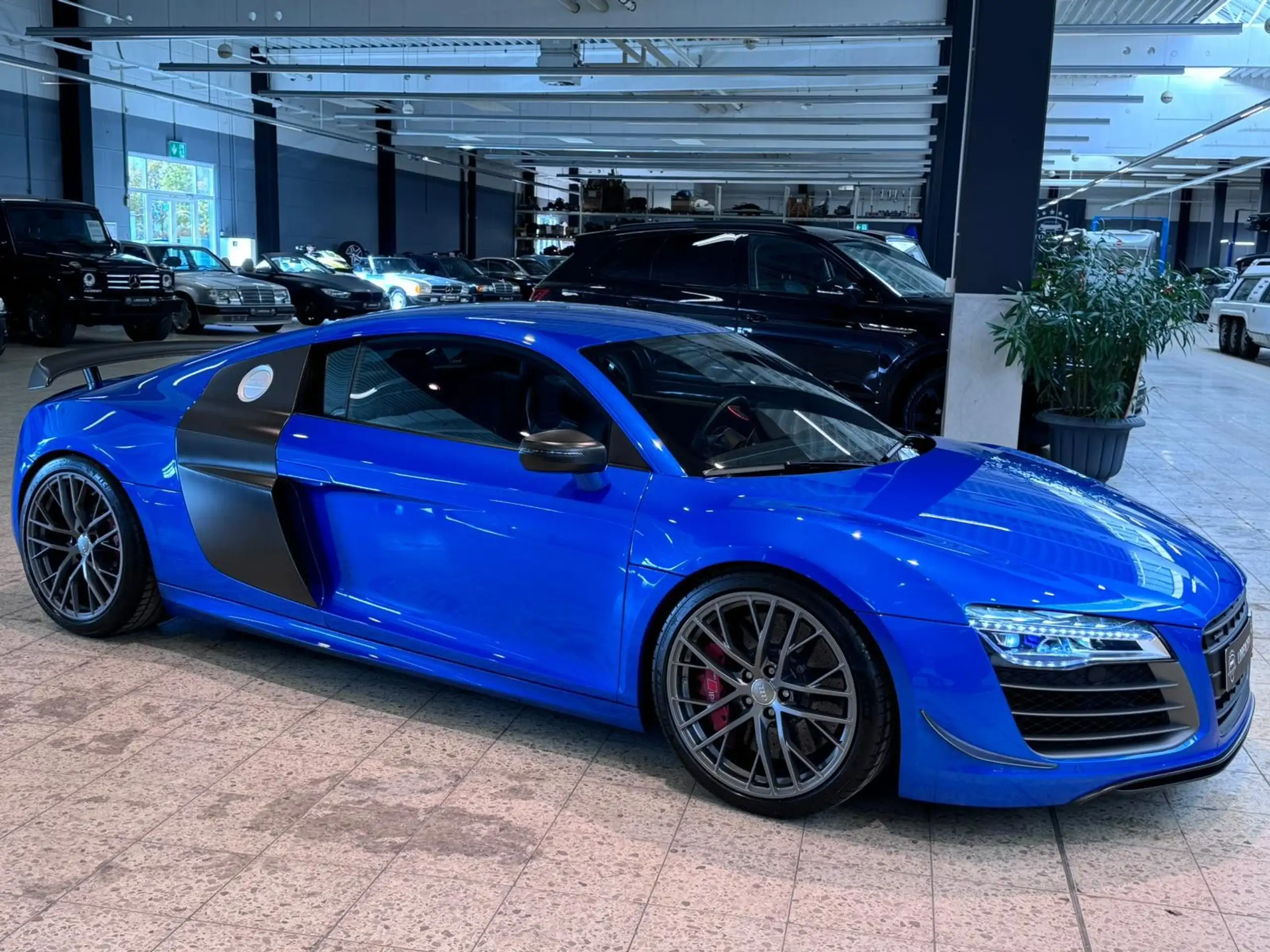 Audi - R8