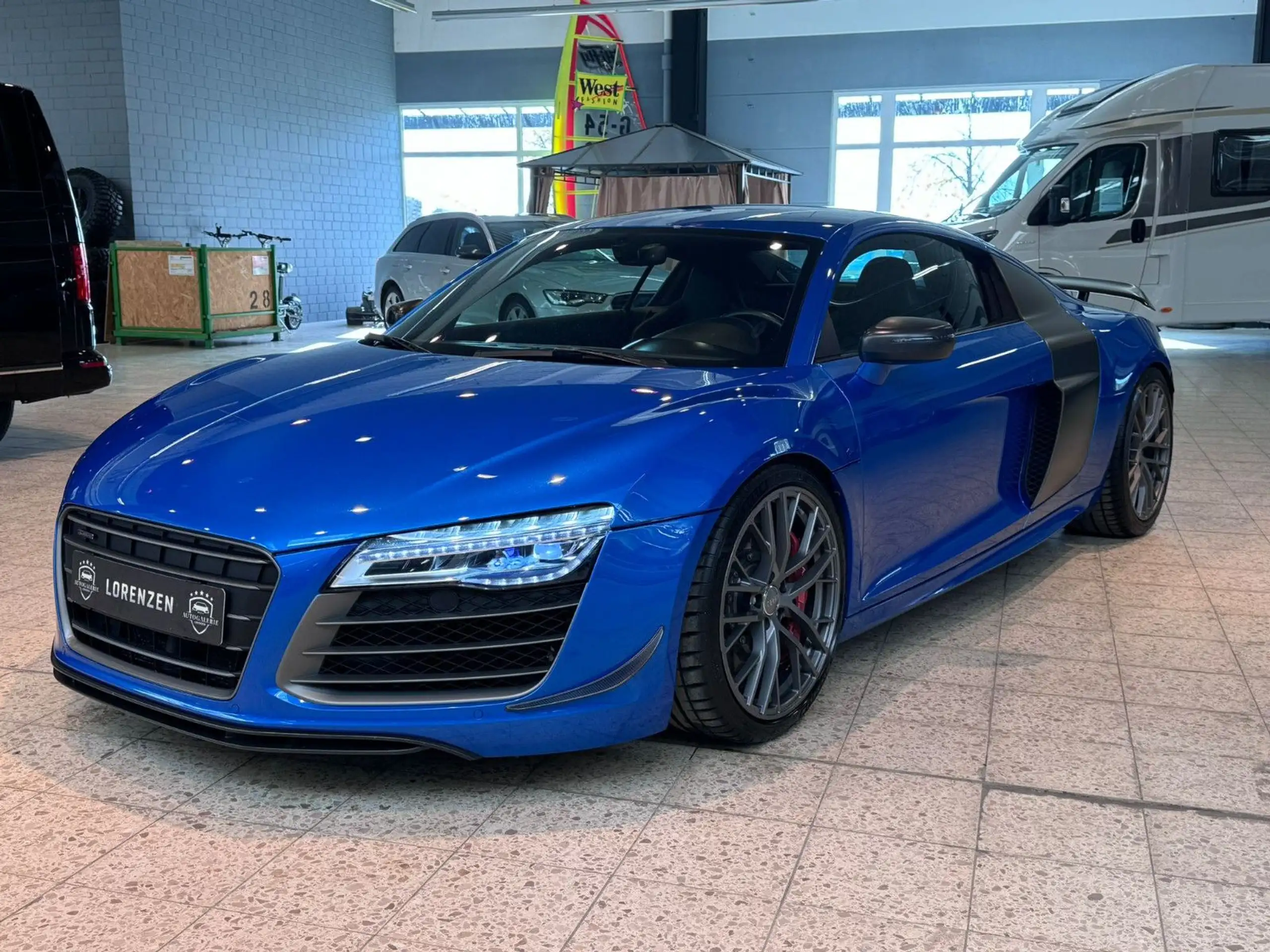 Audi - R8