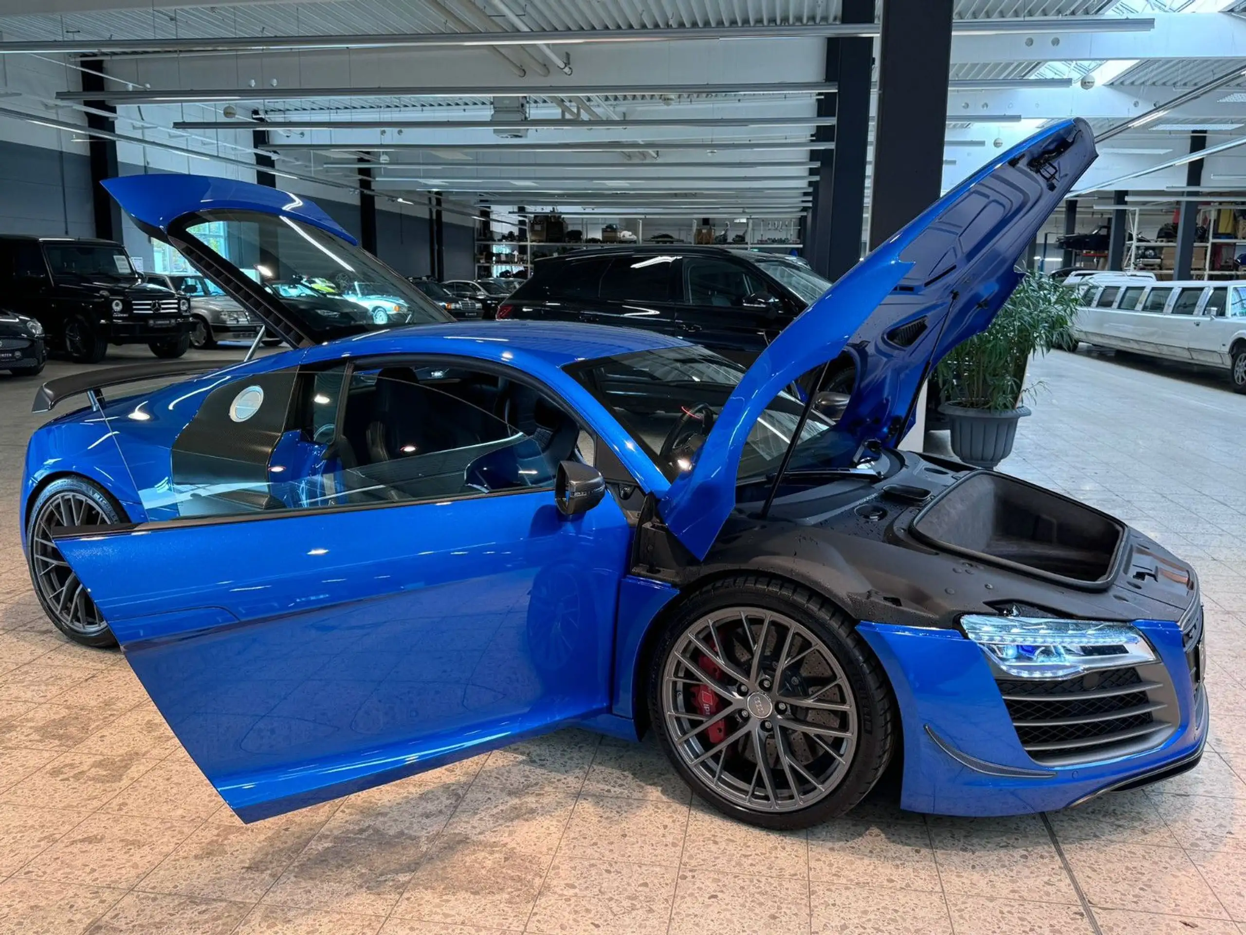 Audi - R8