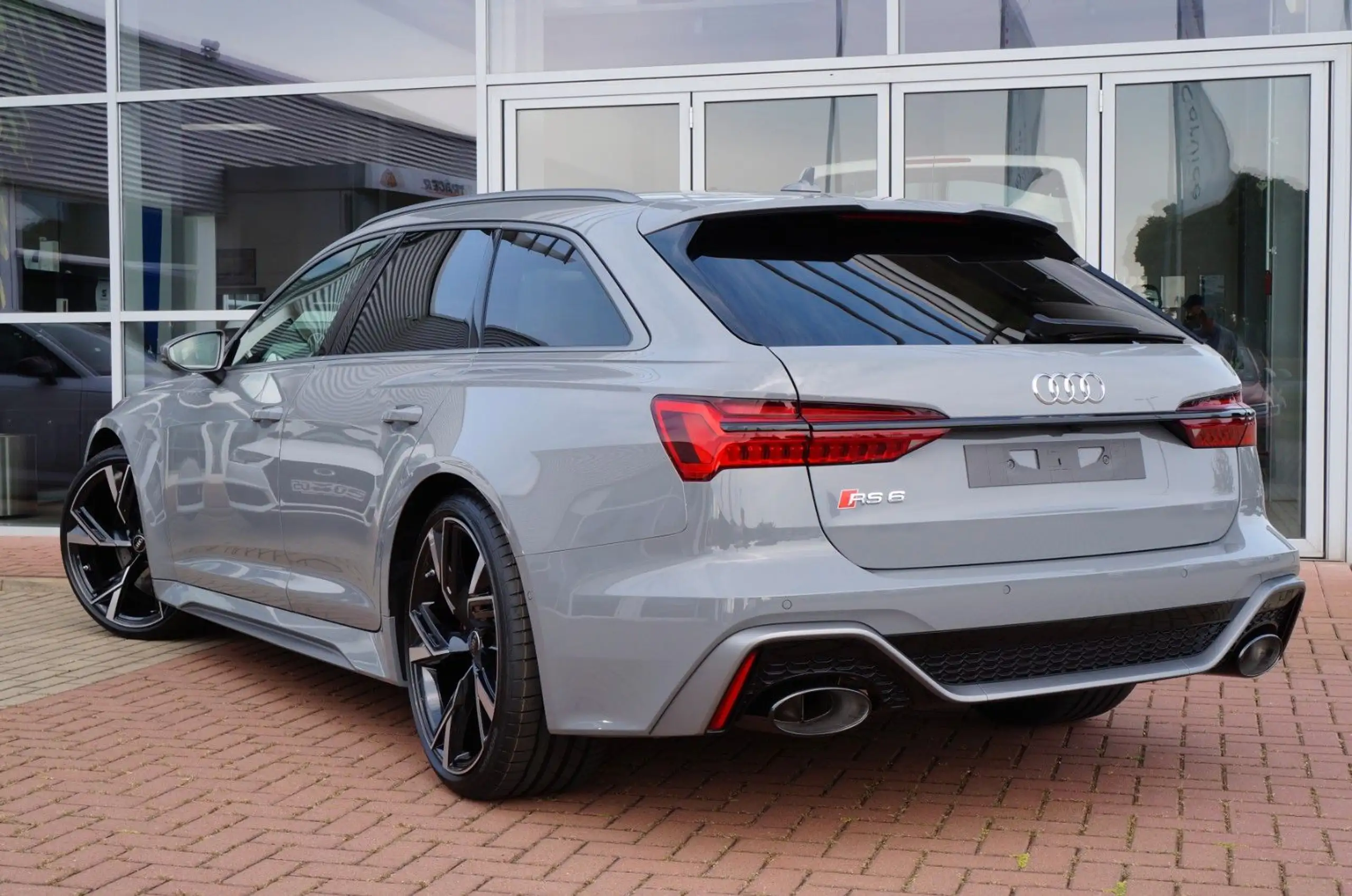 Audi - RS6