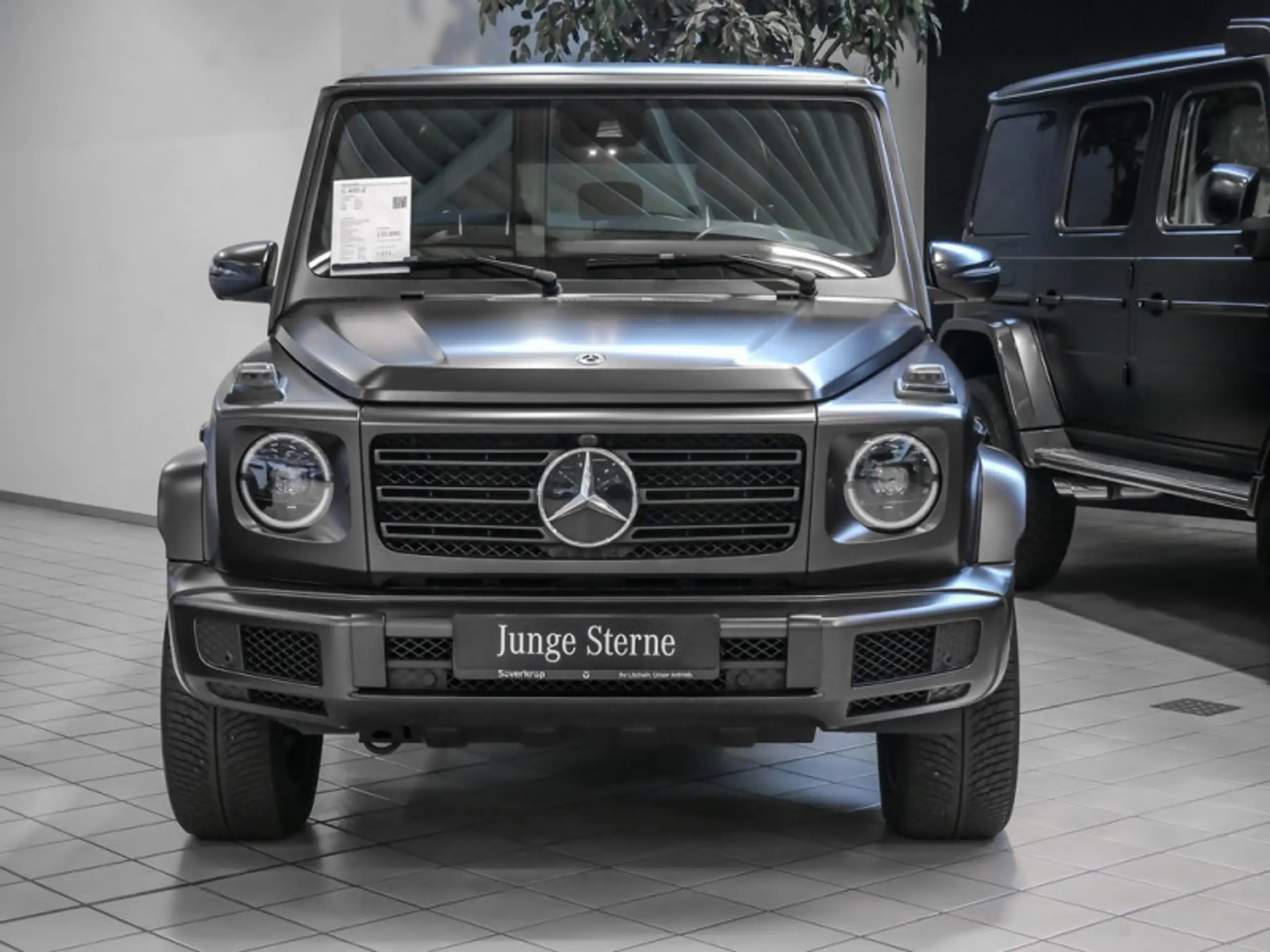 Mercedes-Benz - G 400