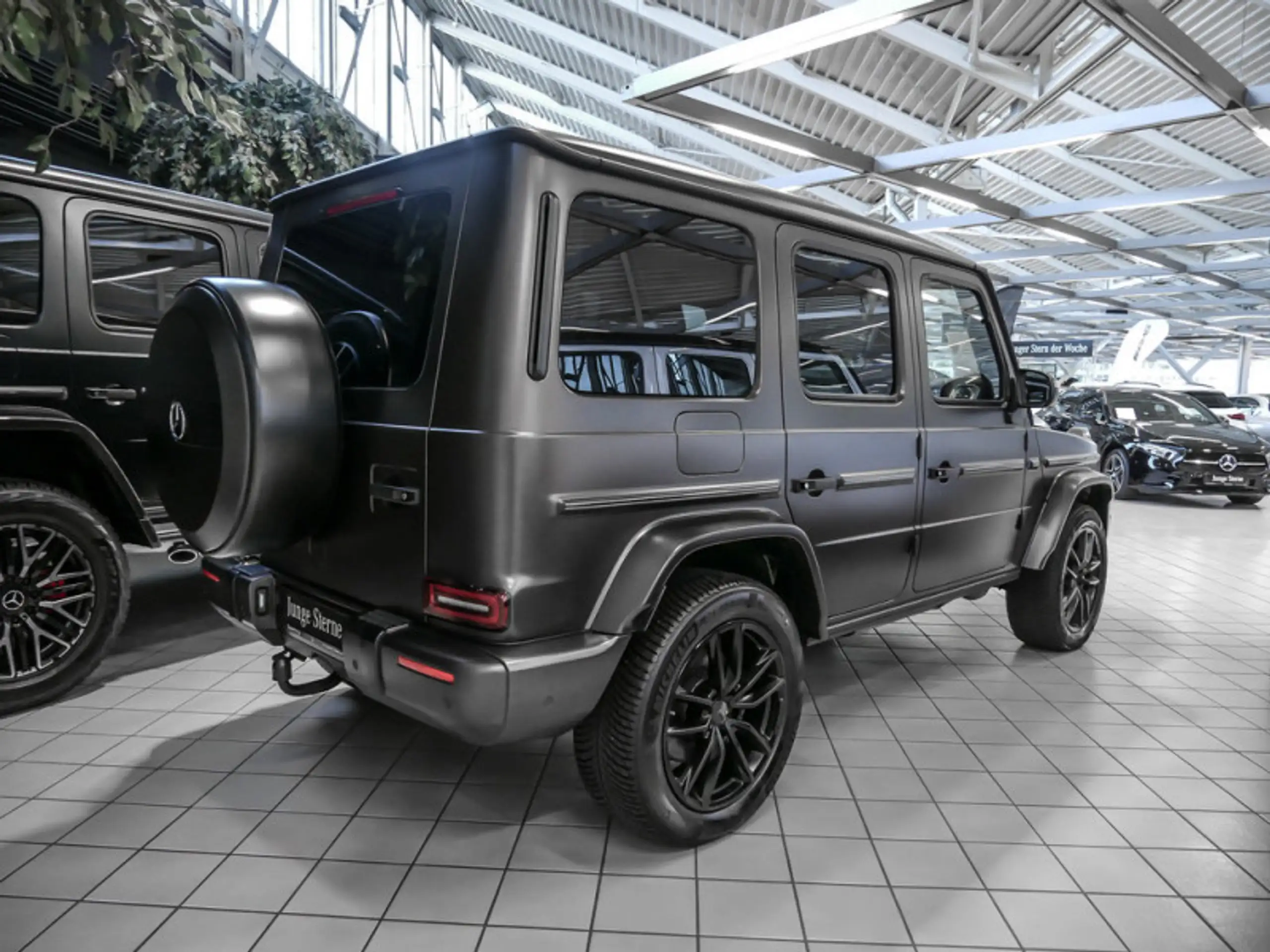 Mercedes-Benz - G 400