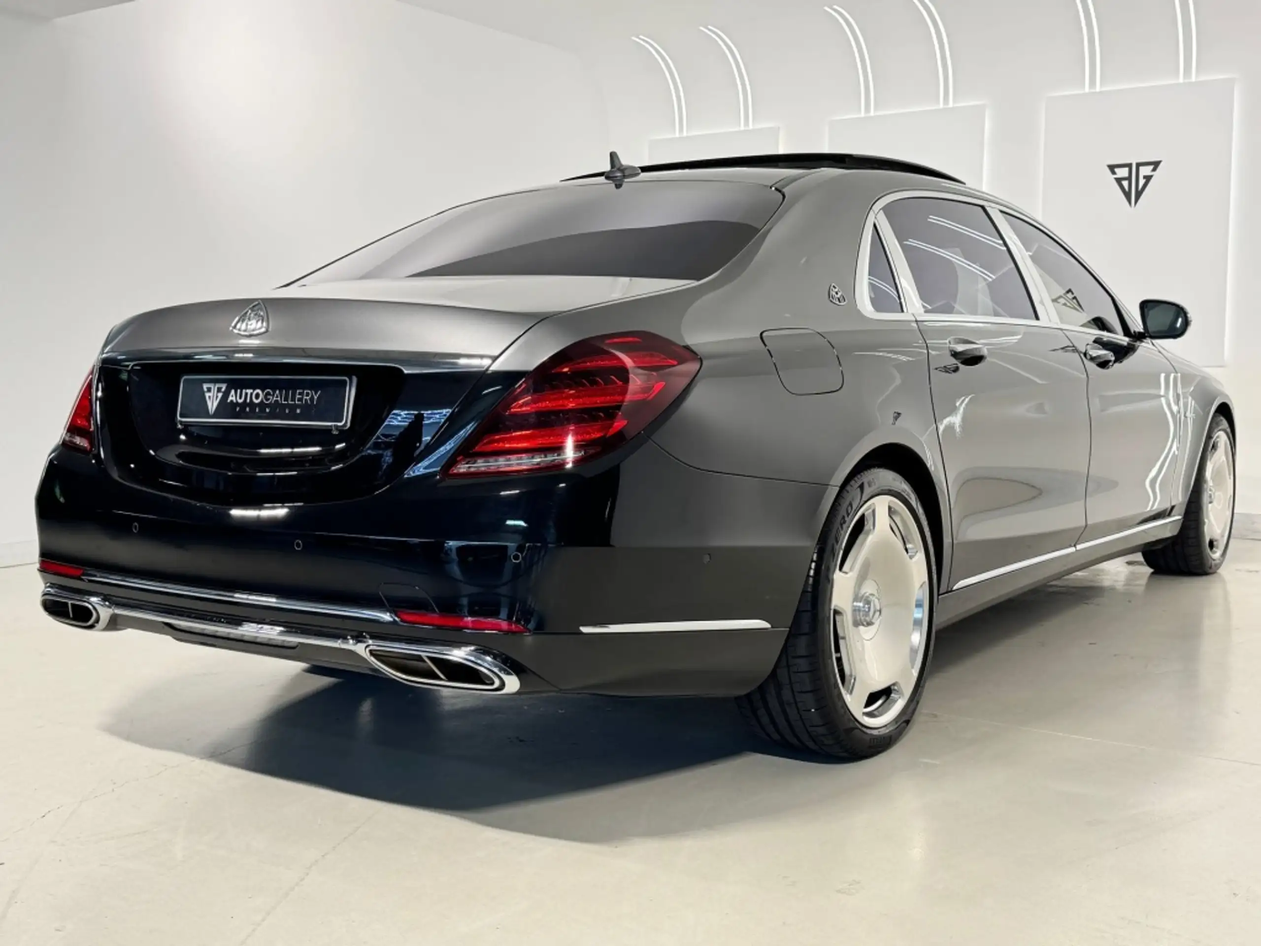 Mercedes-Benz - S 560