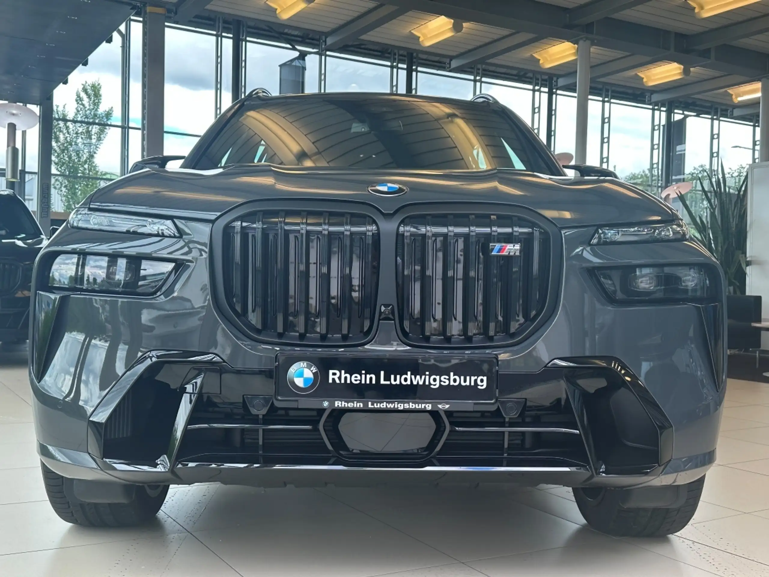 BMW - X7 M