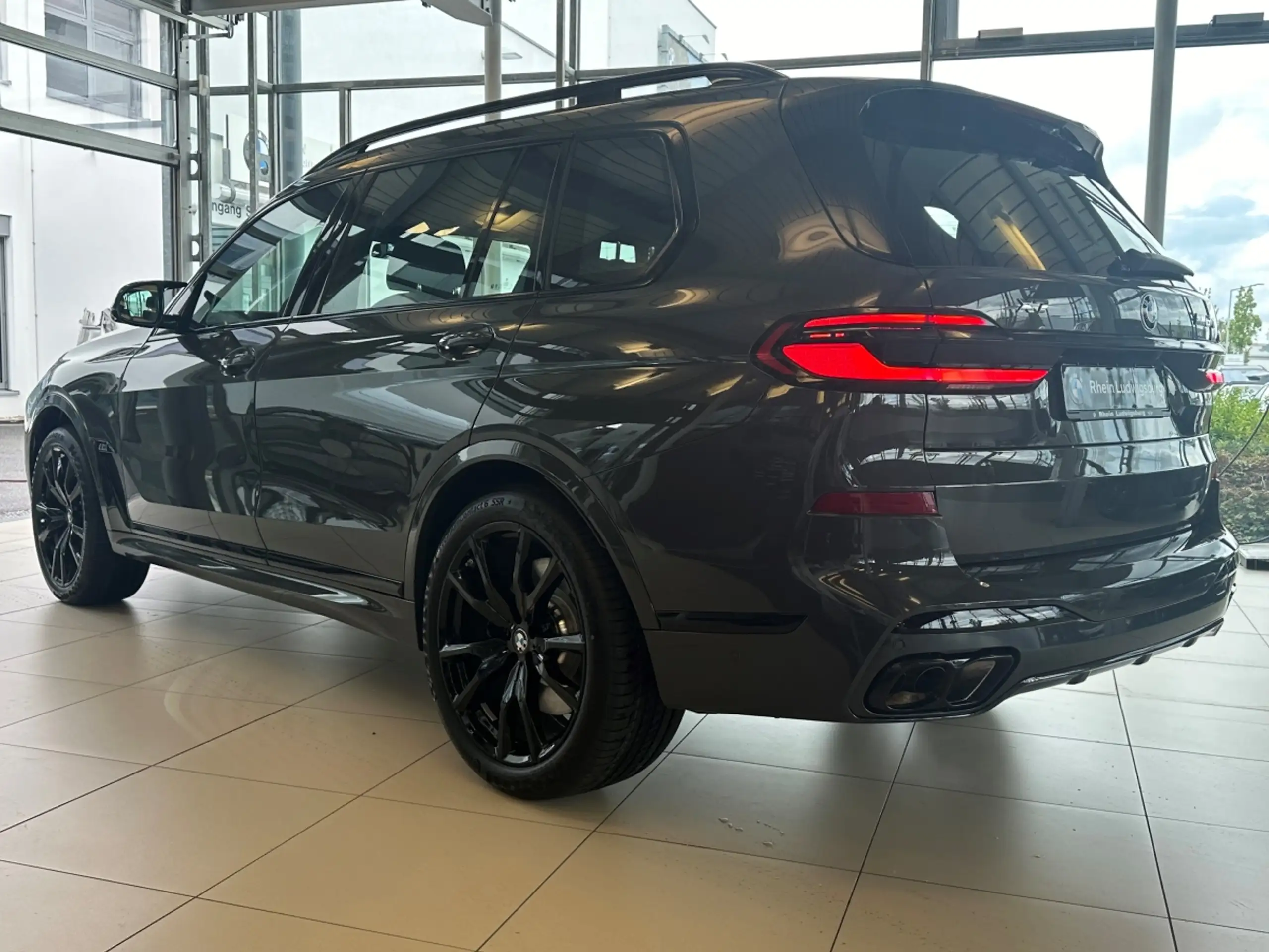 BMW - X7 M