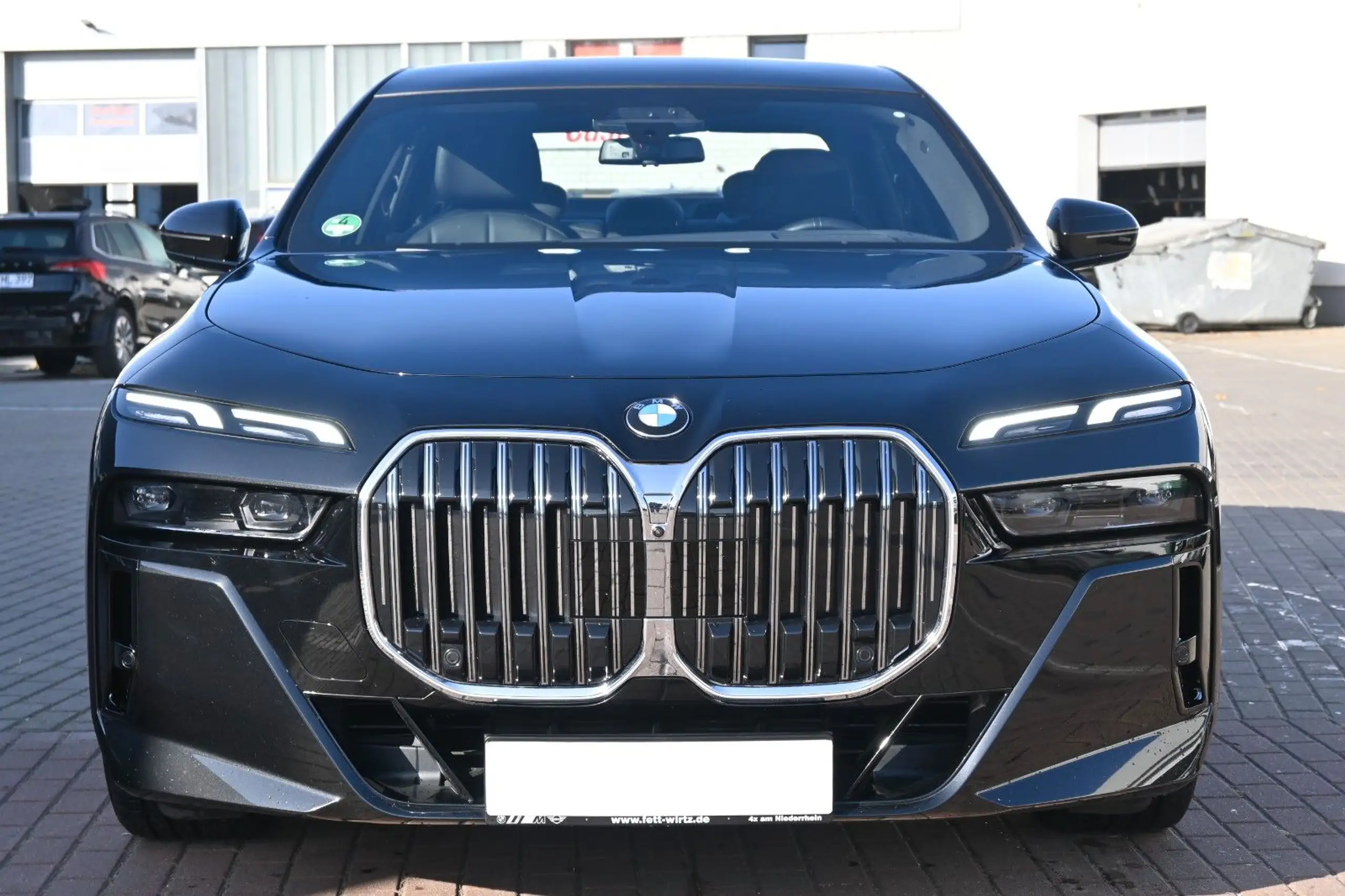 BMW - 740