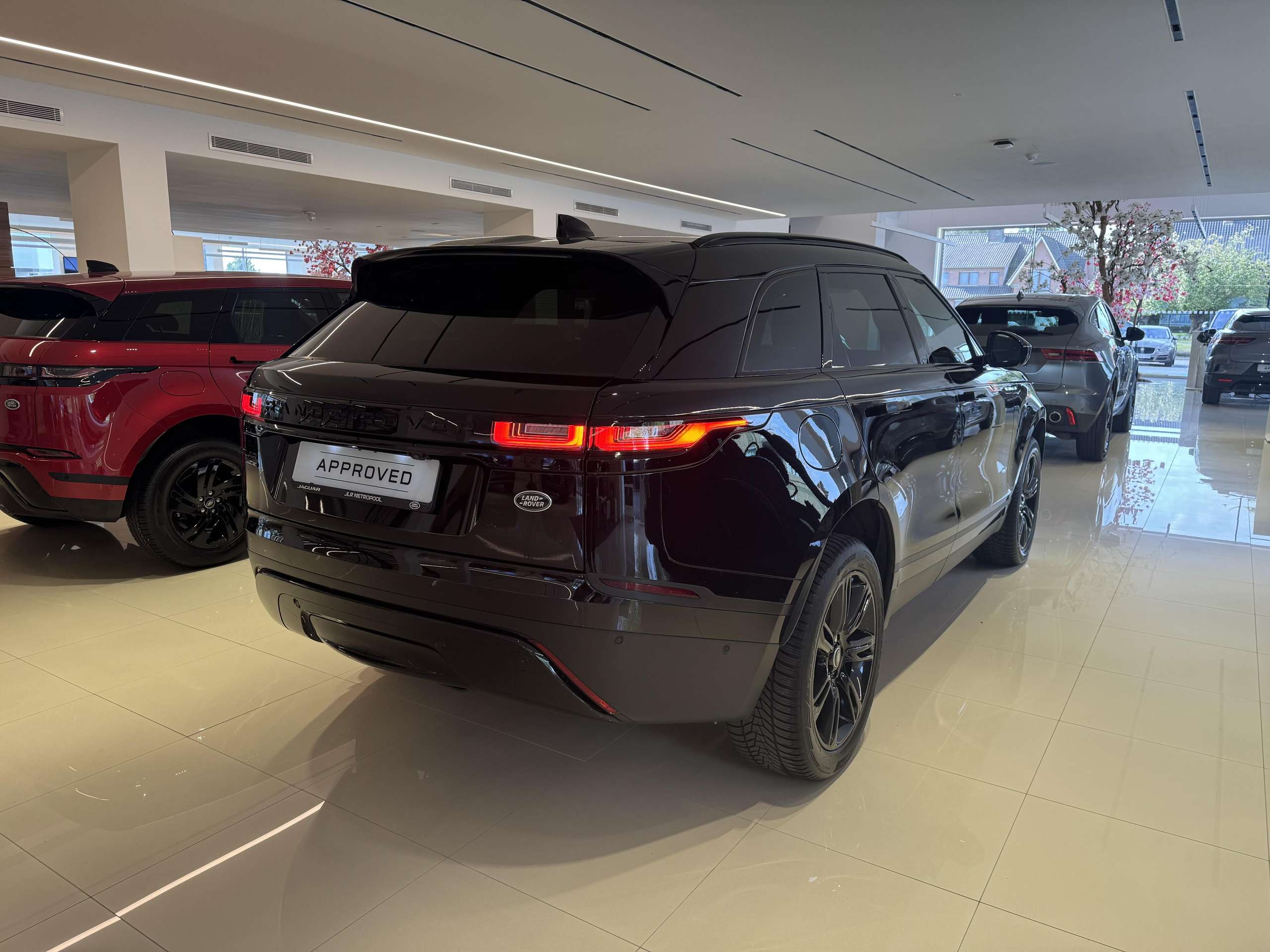 Land Rover - Range Rover Velar