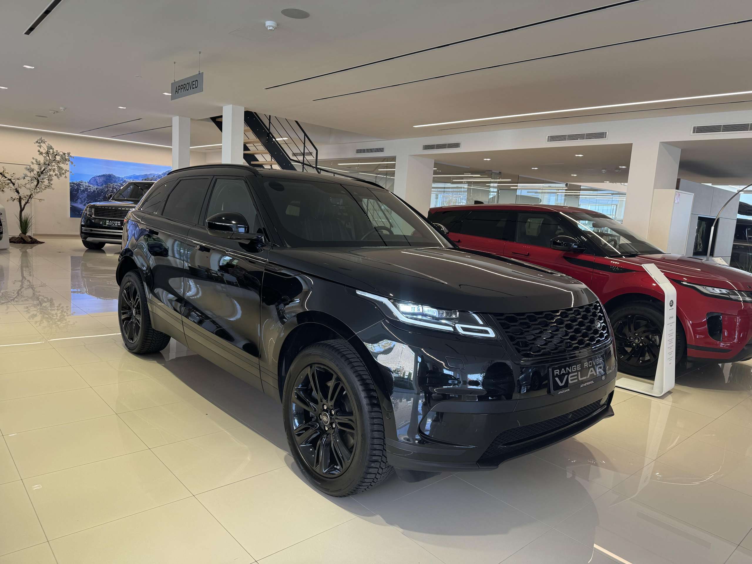 Land Rover - Range Rover Velar