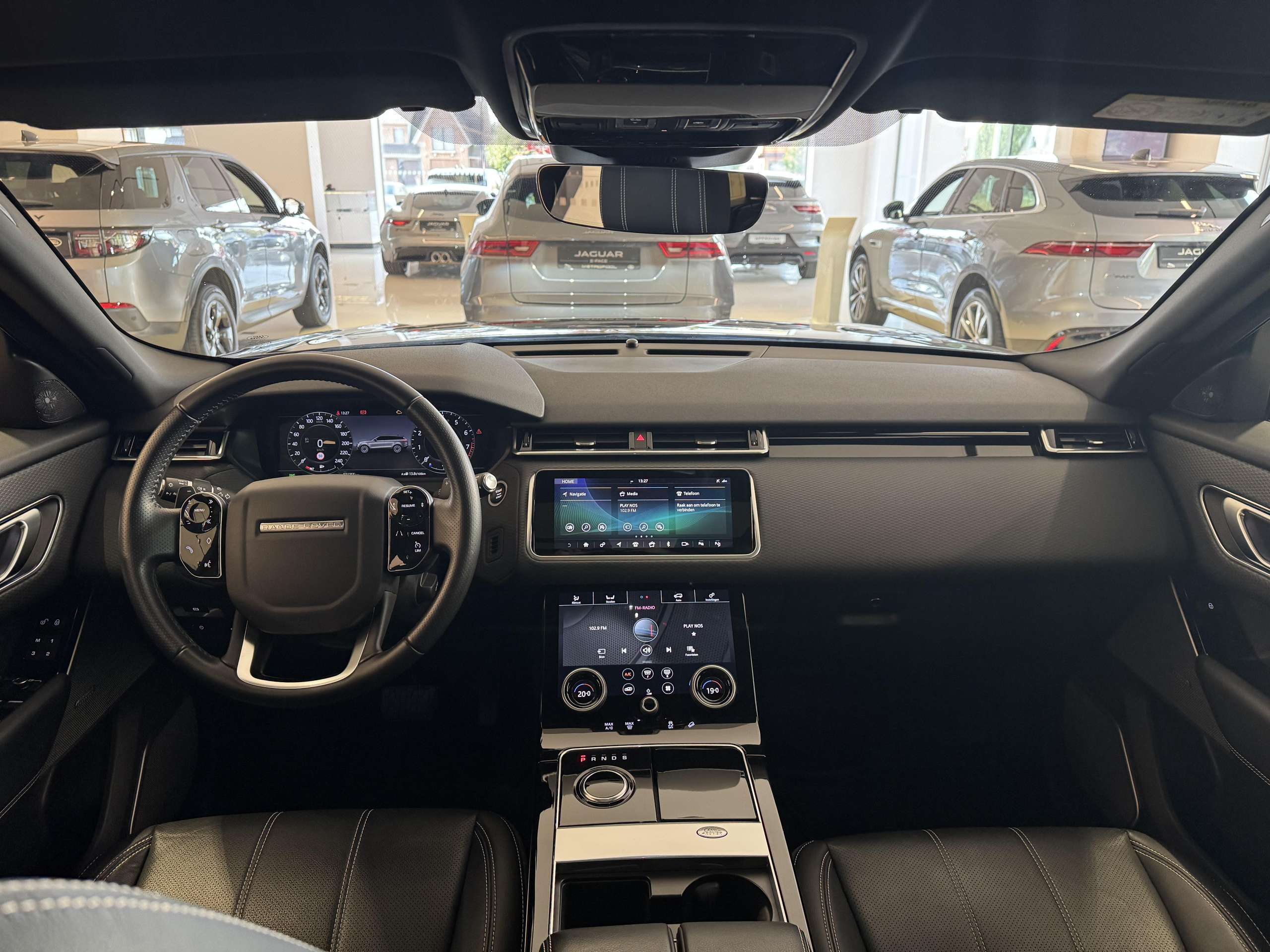 Land Rover - Range Rover Velar