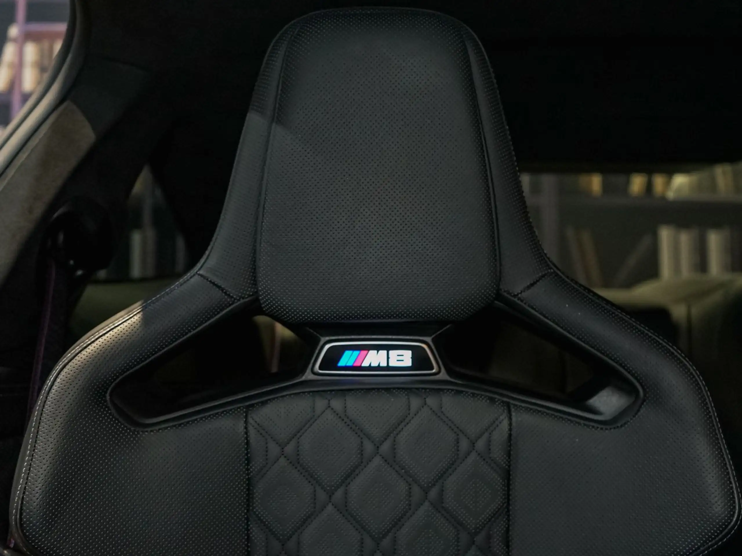 BMW - M8