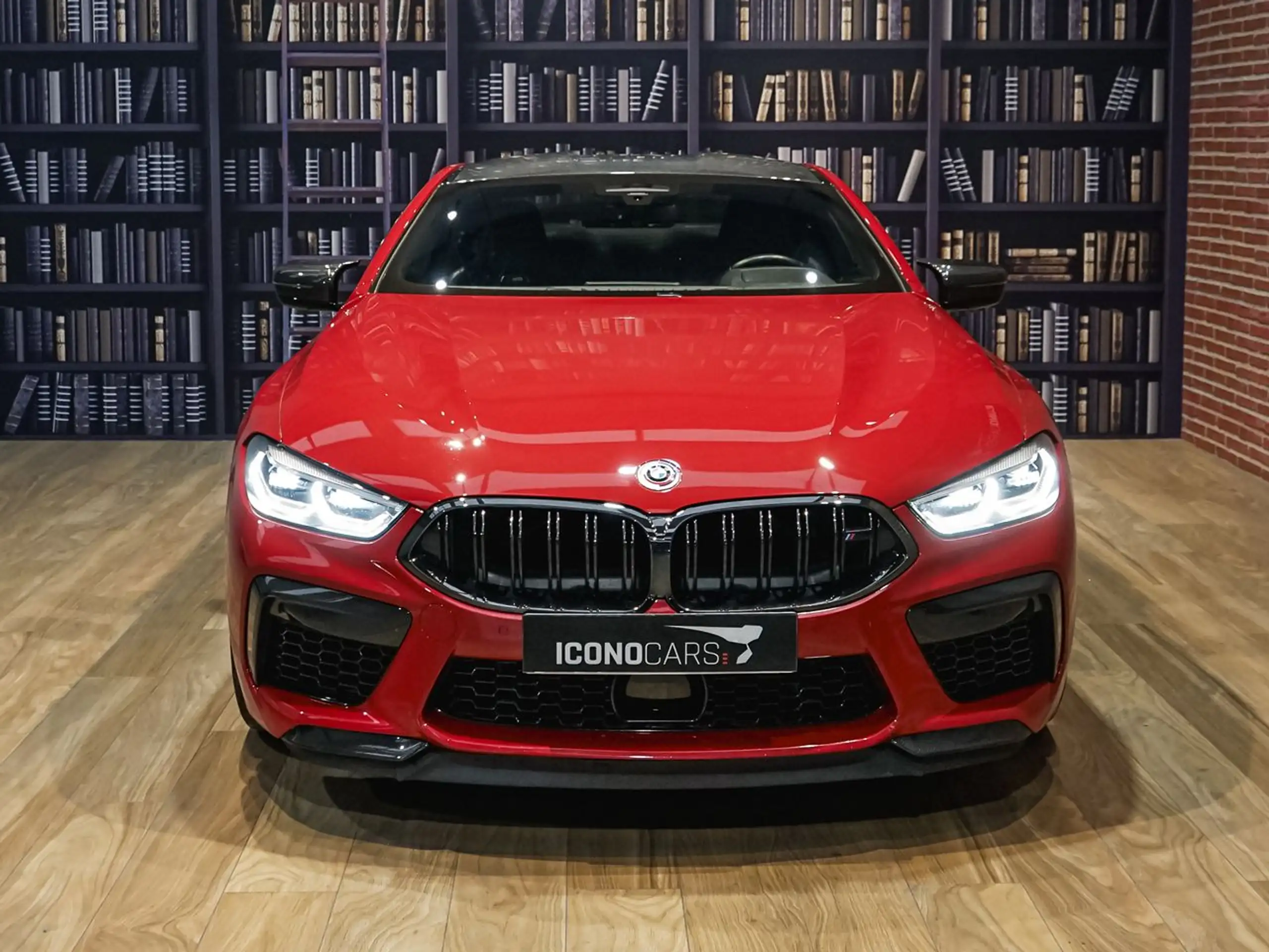 BMW - M8