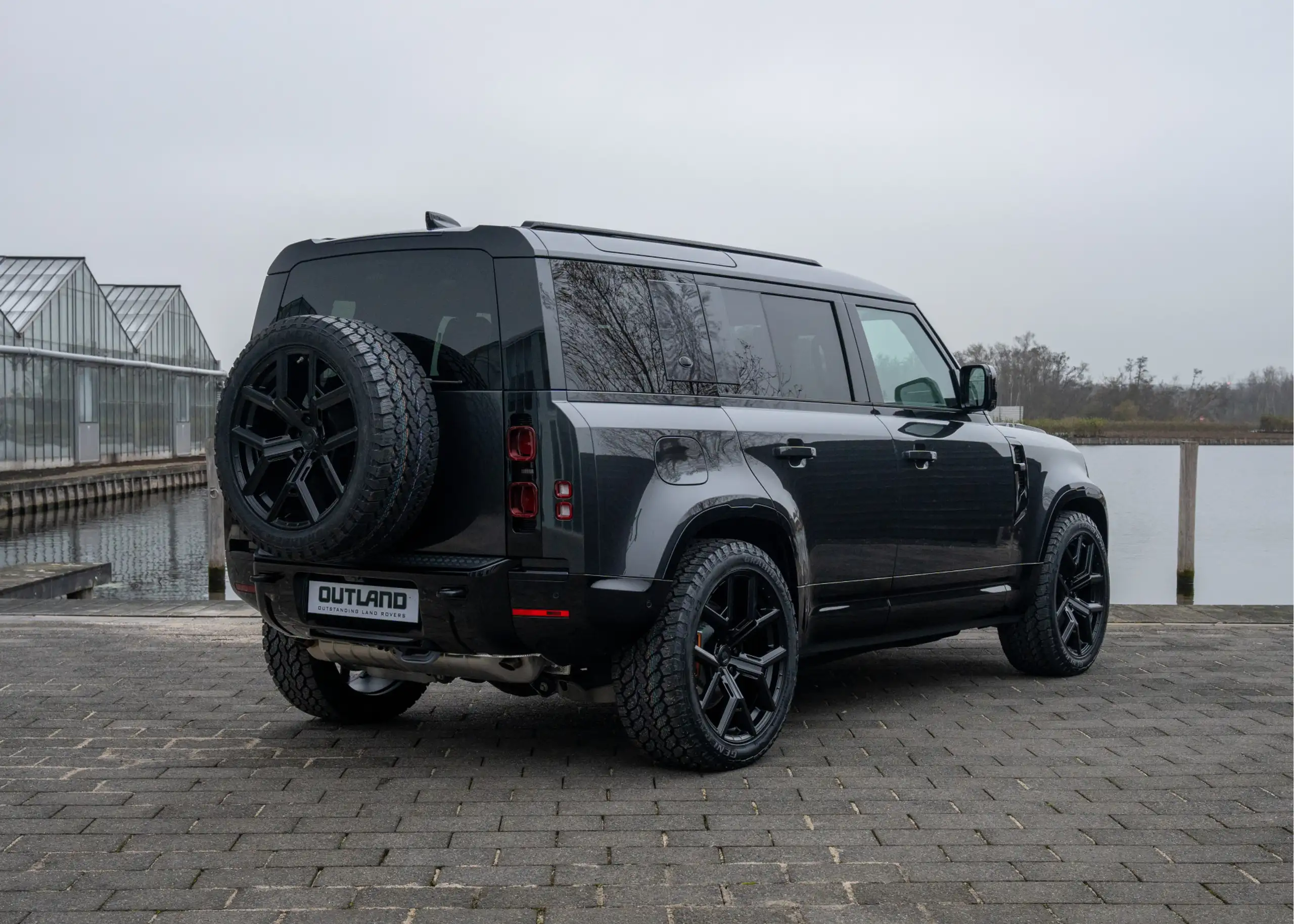 Land Rover - Defender