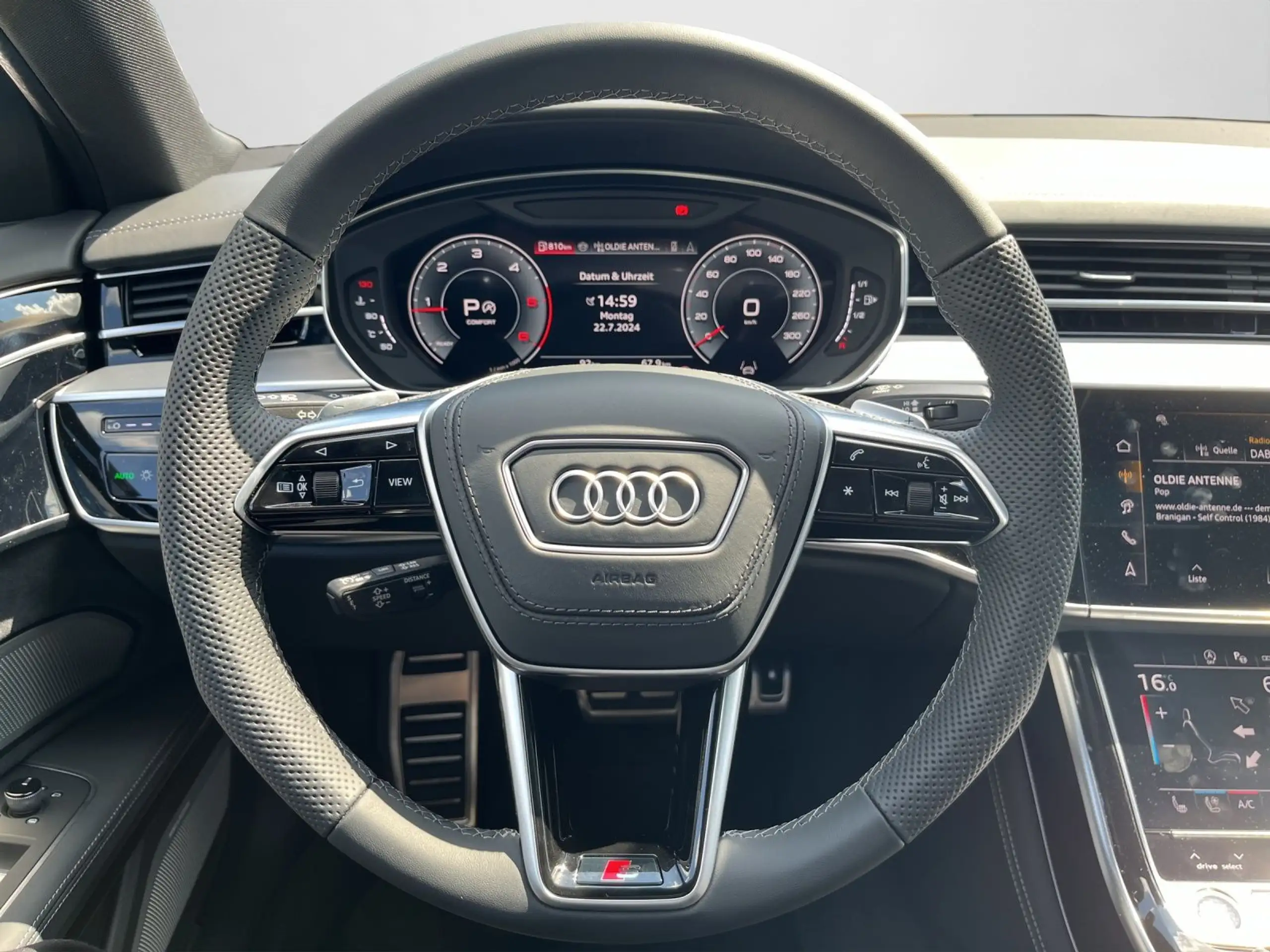 Audi - A8