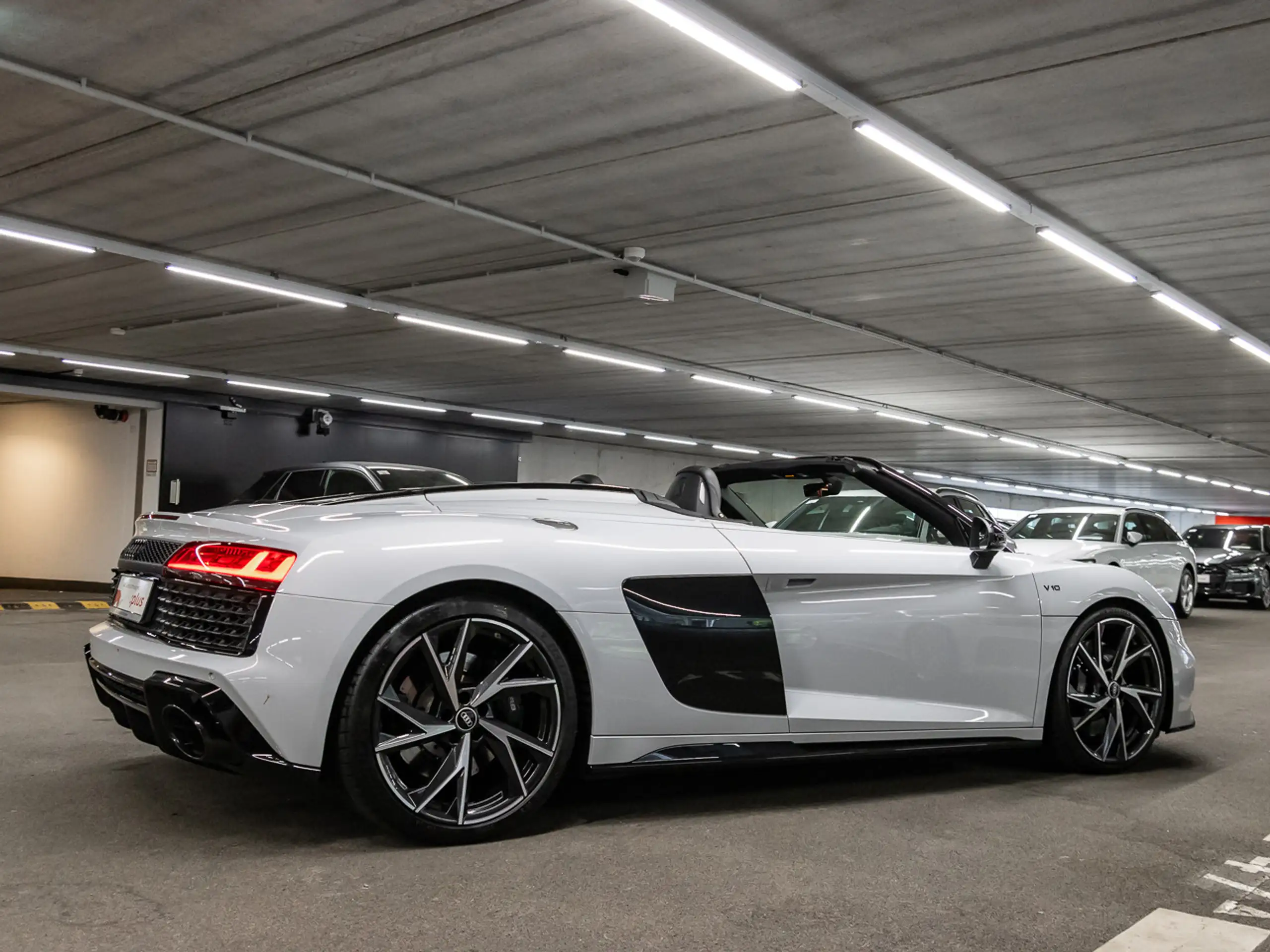 Audi - R8