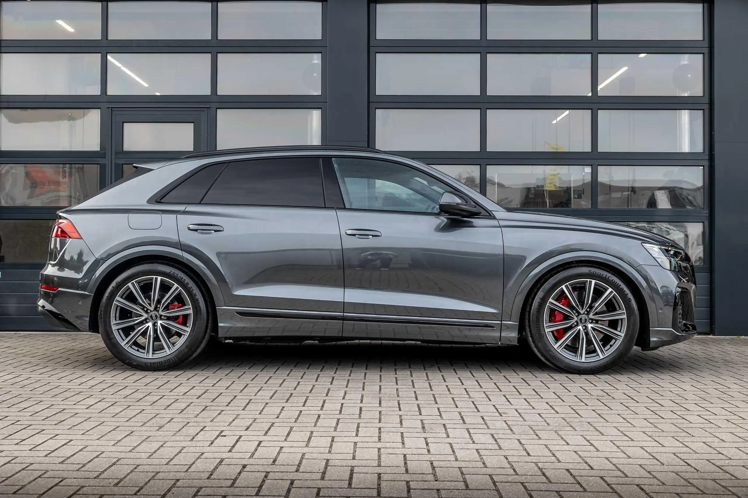 Audi - Q8