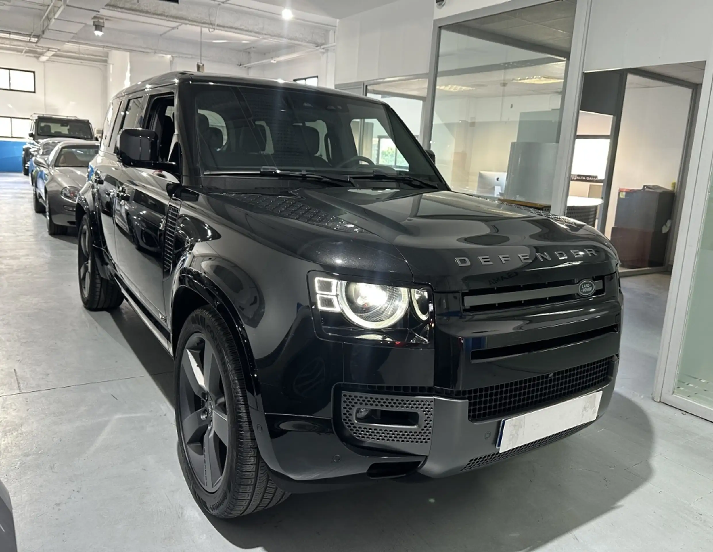 Land Rover Defender 2023