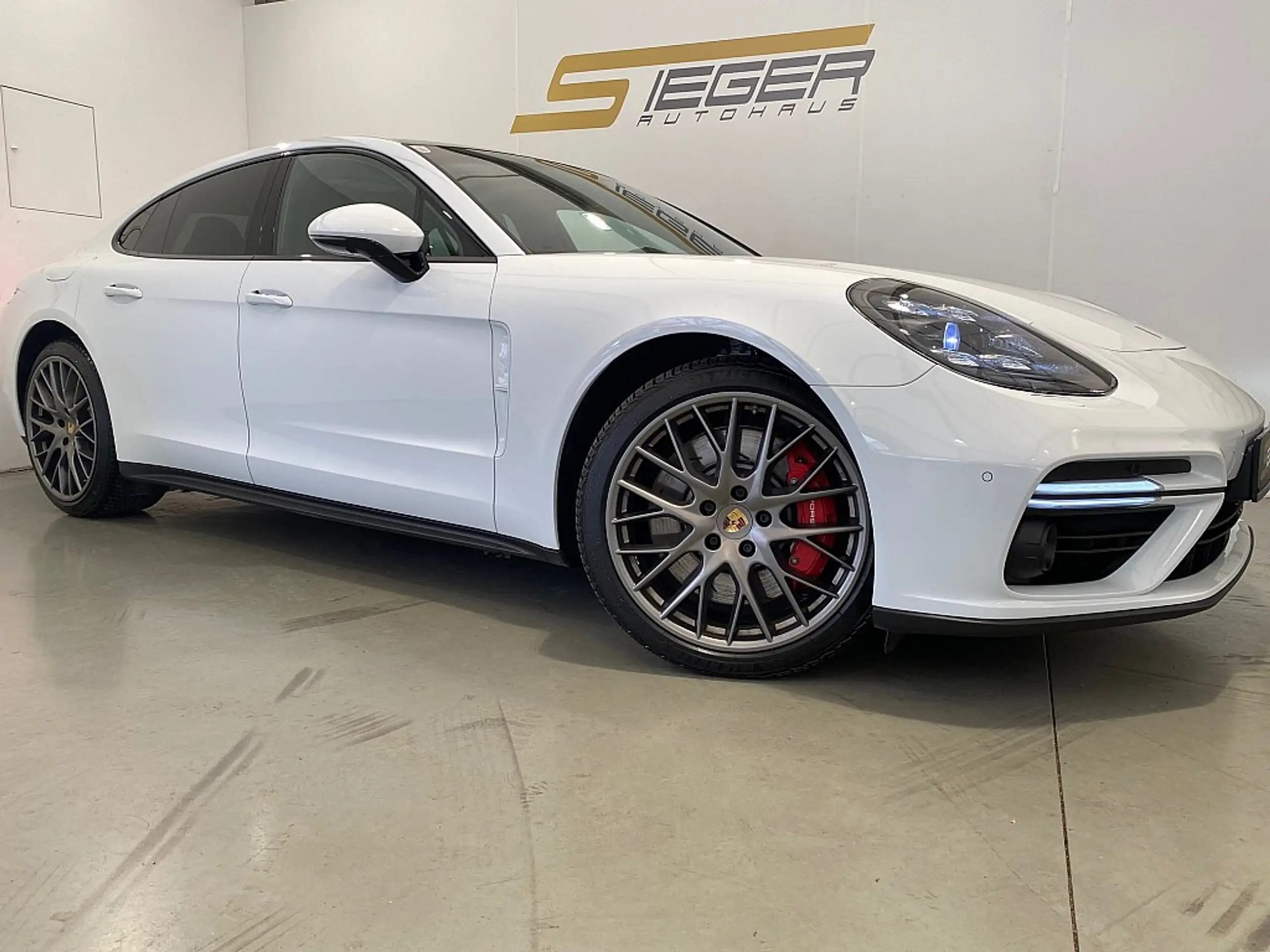 Porsche - Panamera