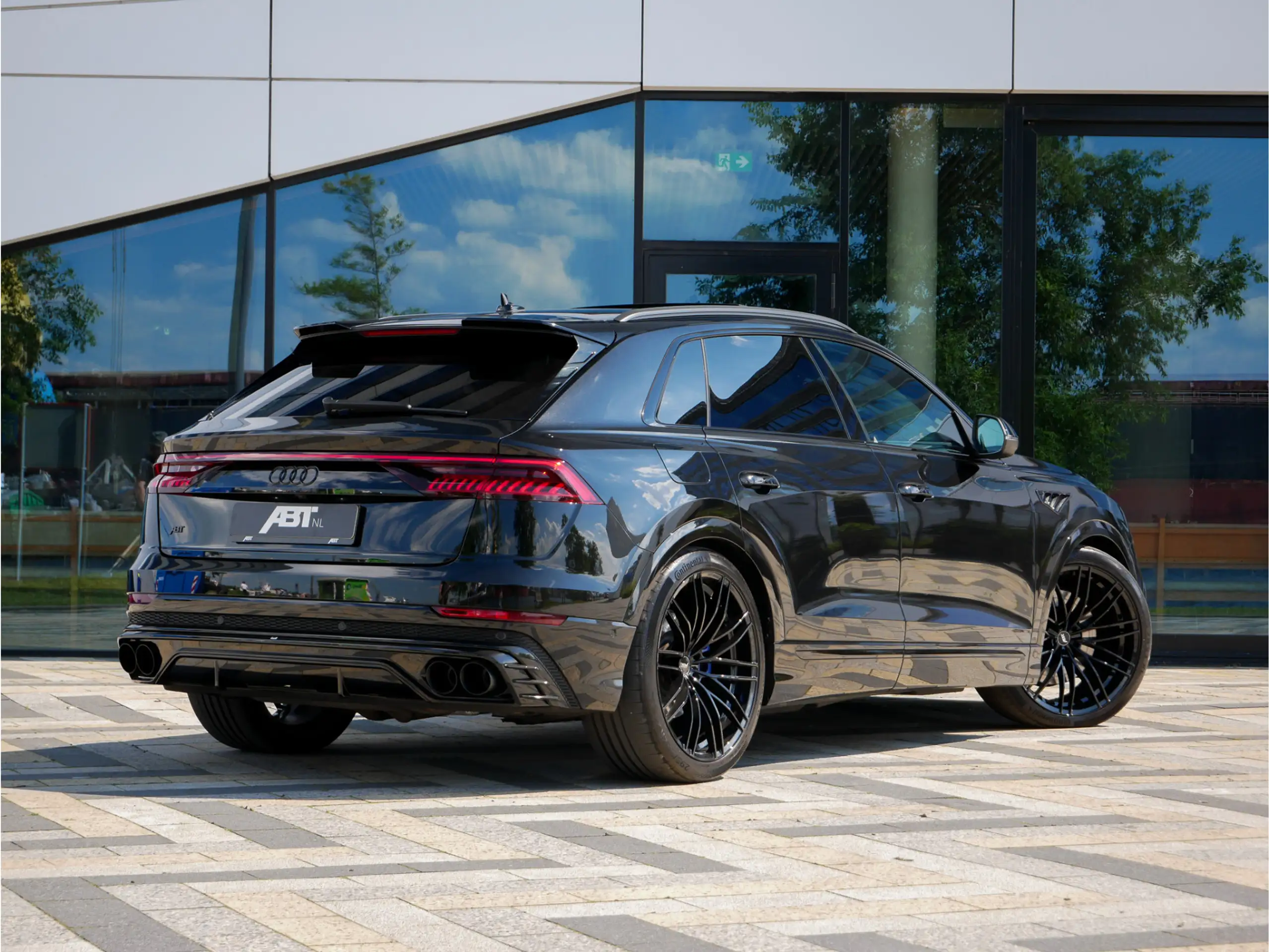 Audi - Q8