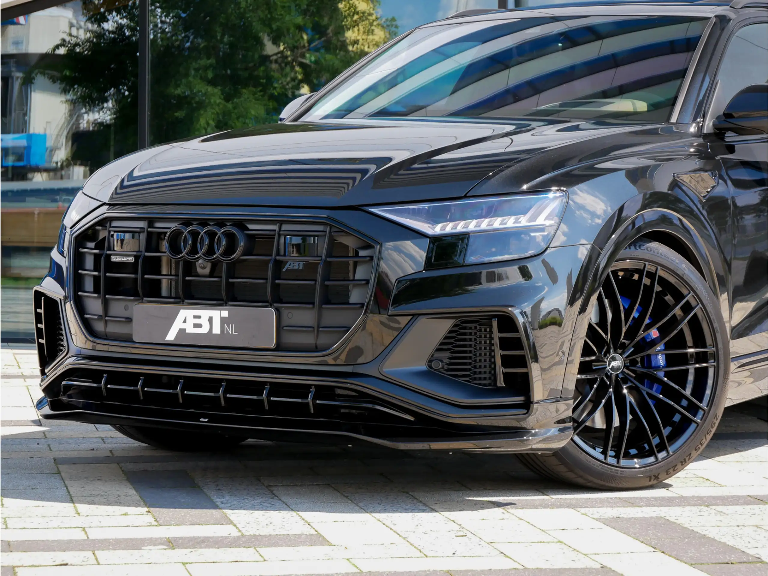 Audi - Q8