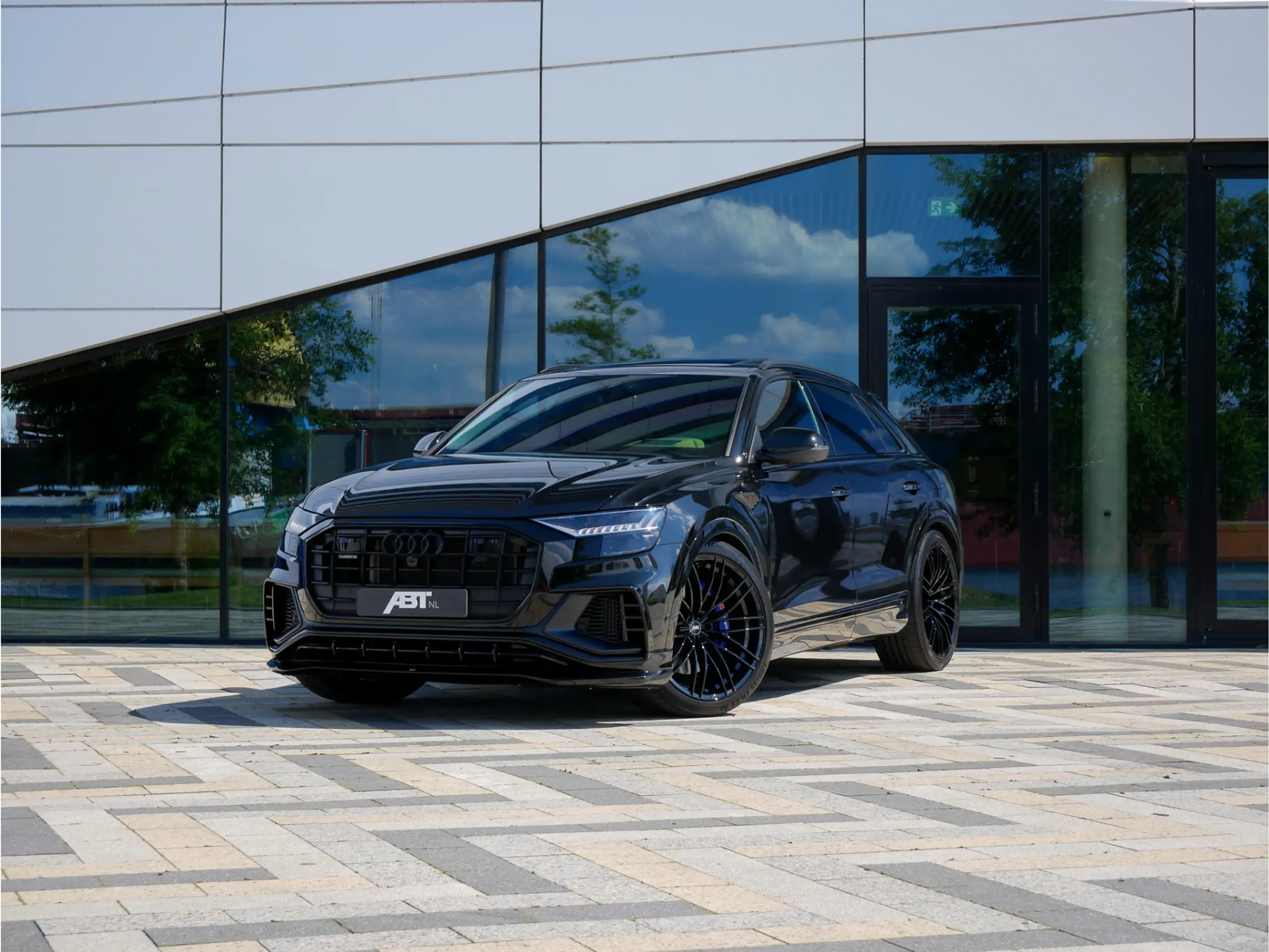 Audi - Q8