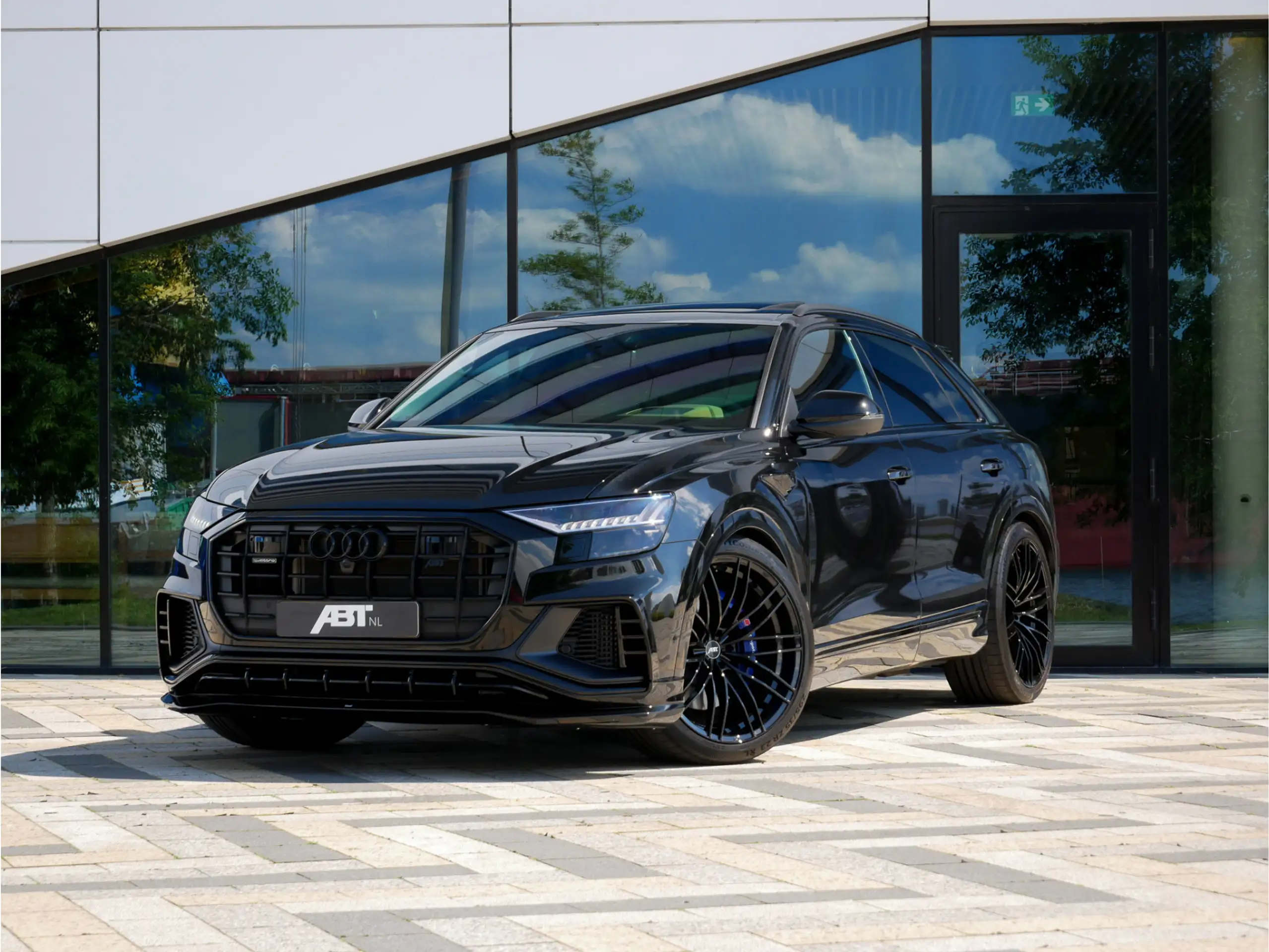 Audi - Q8