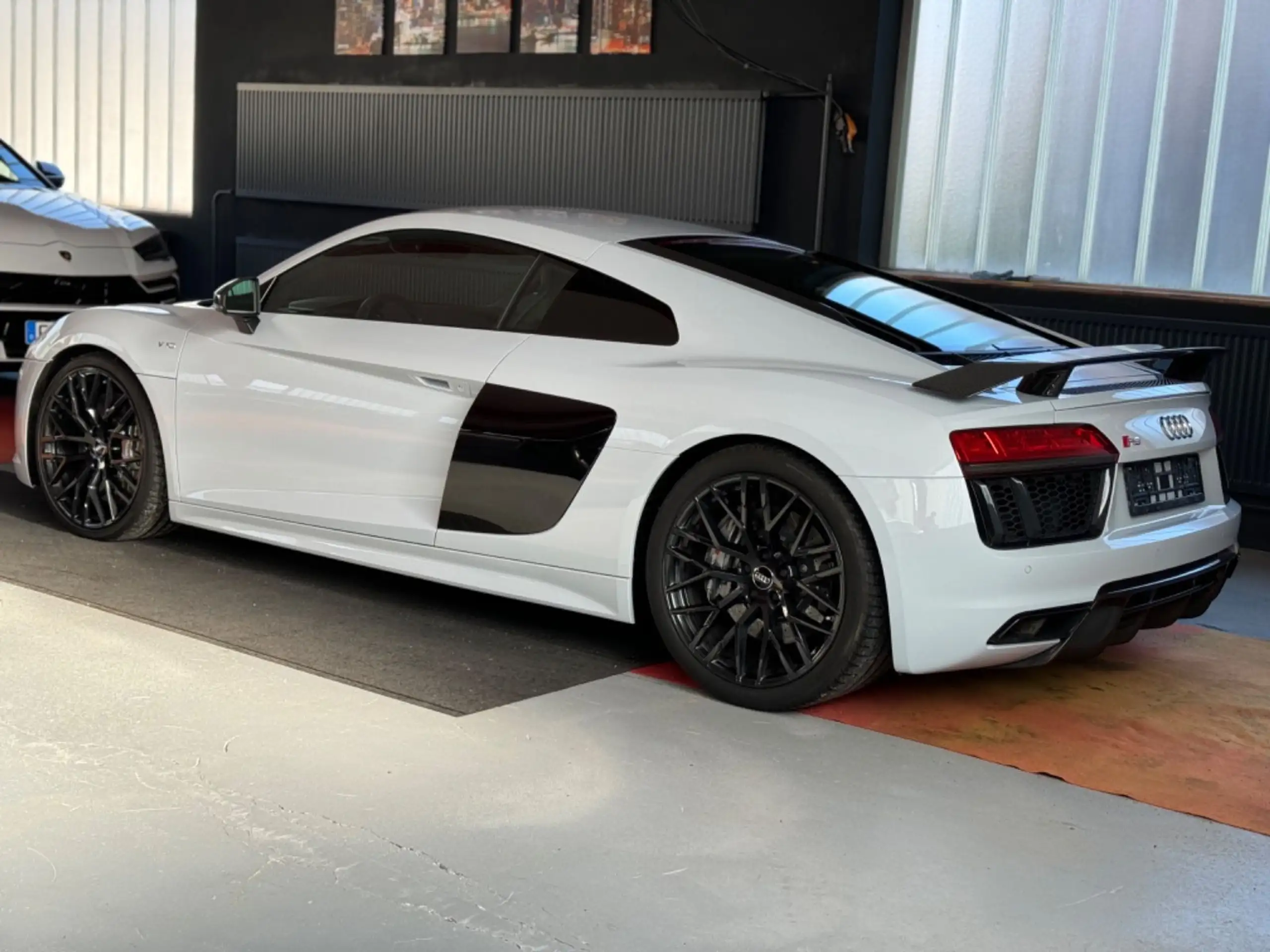 Audi - R8