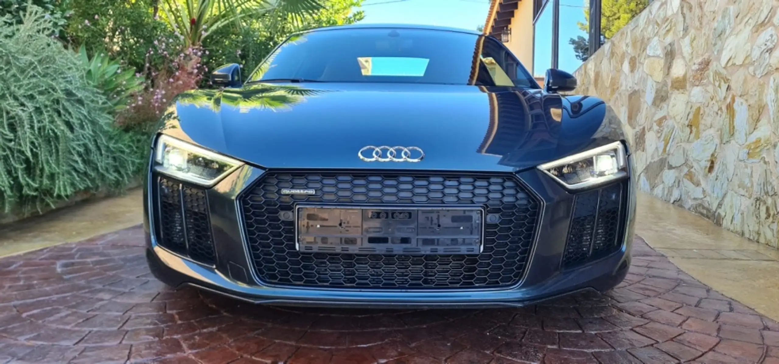 Audi - R8