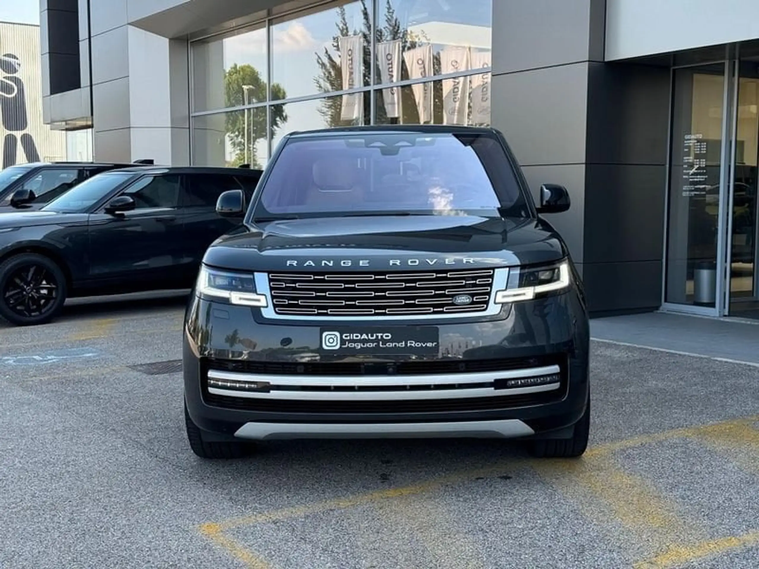 Land Rover - Range Rover