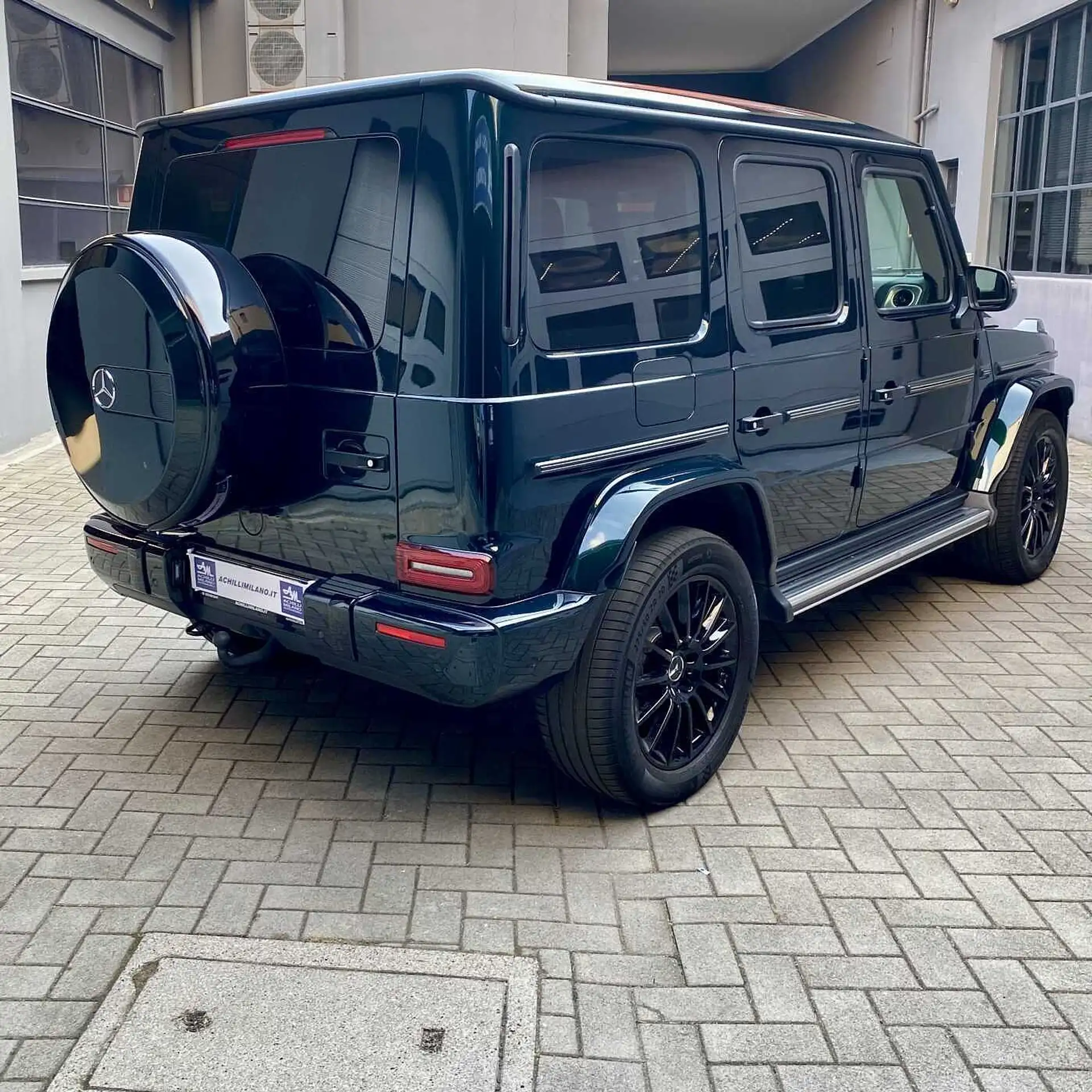 Mercedes-Benz - G 400