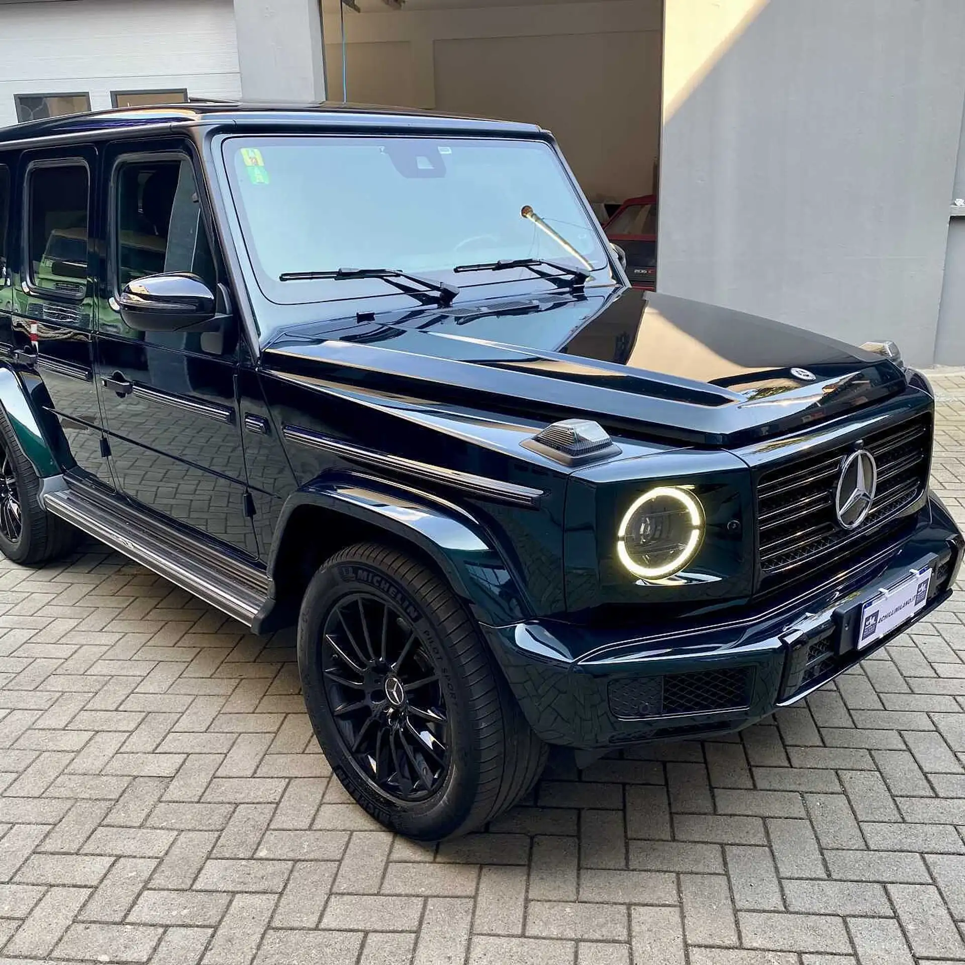 Mercedes-Benz - G 400