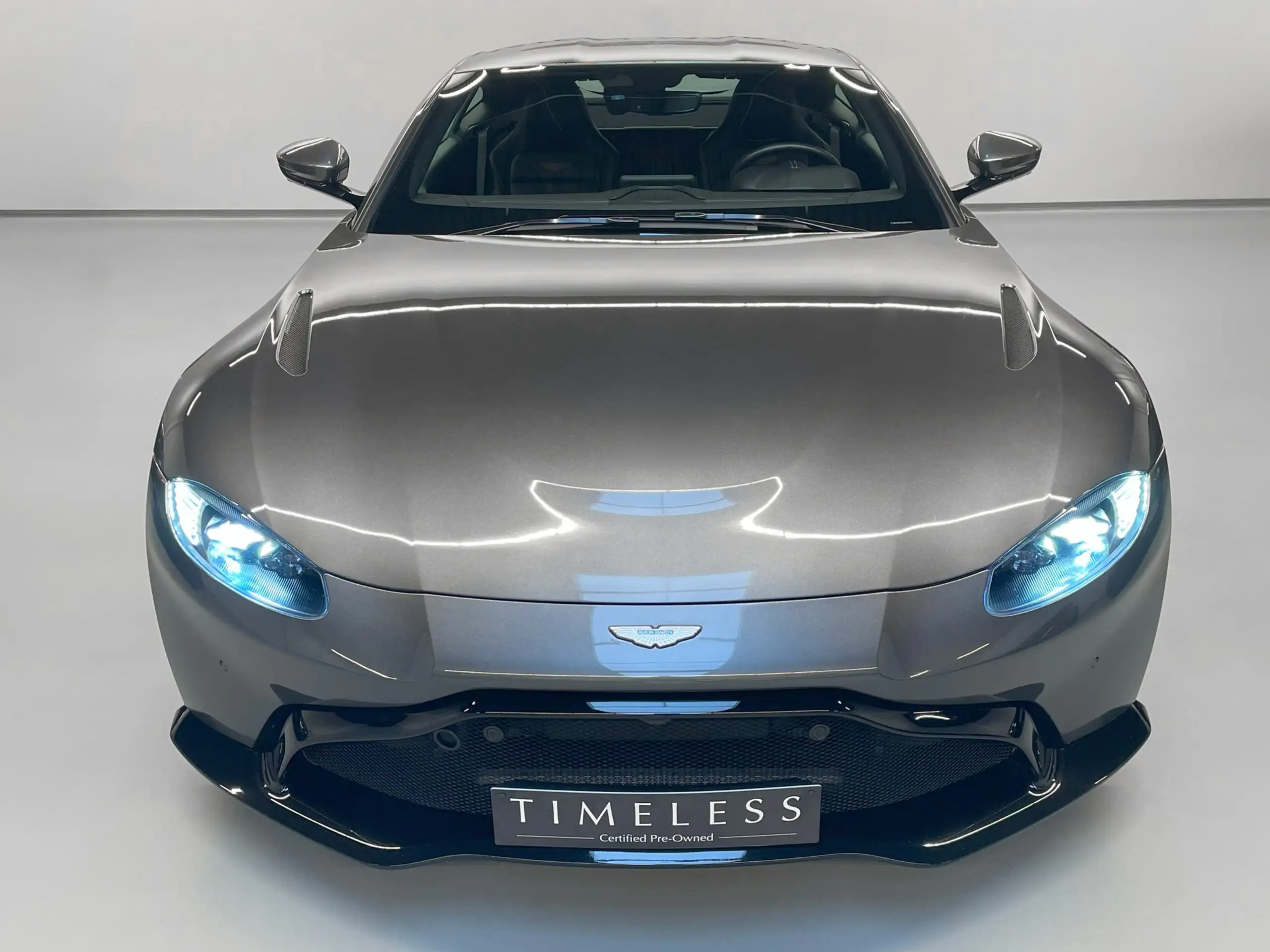 Aston Martin - Vantage