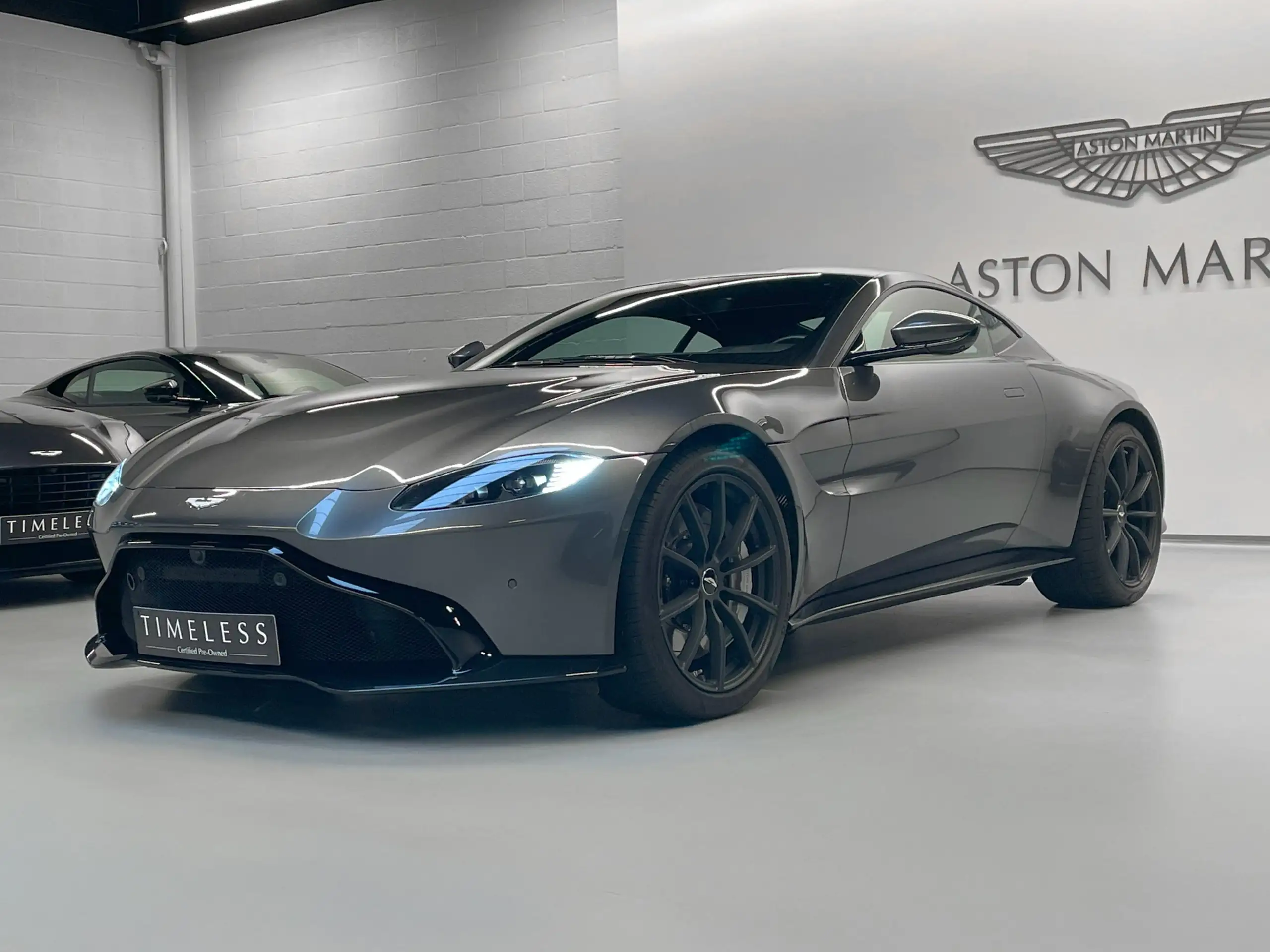 Aston Martin - Vantage