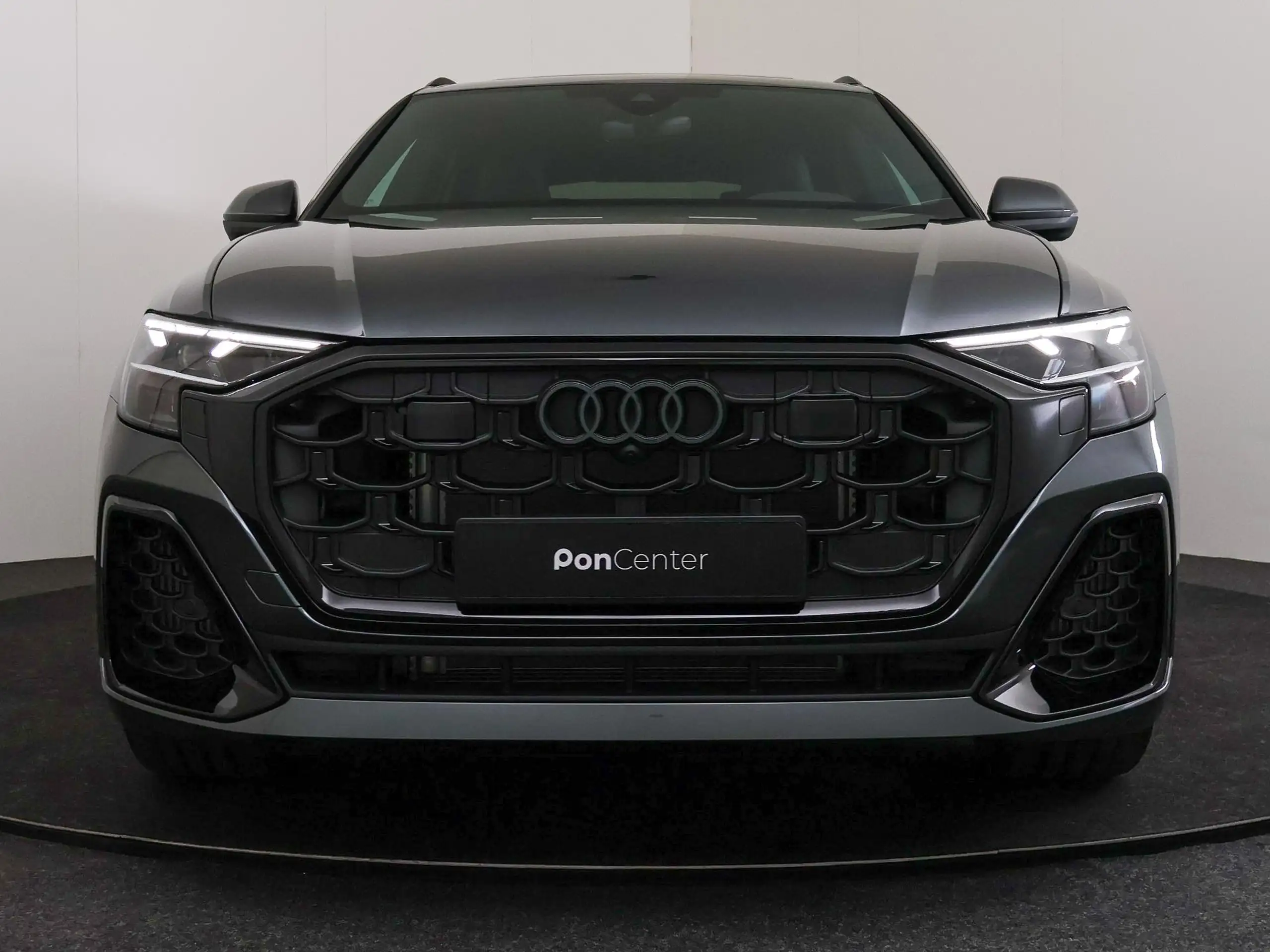 Audi - Q8