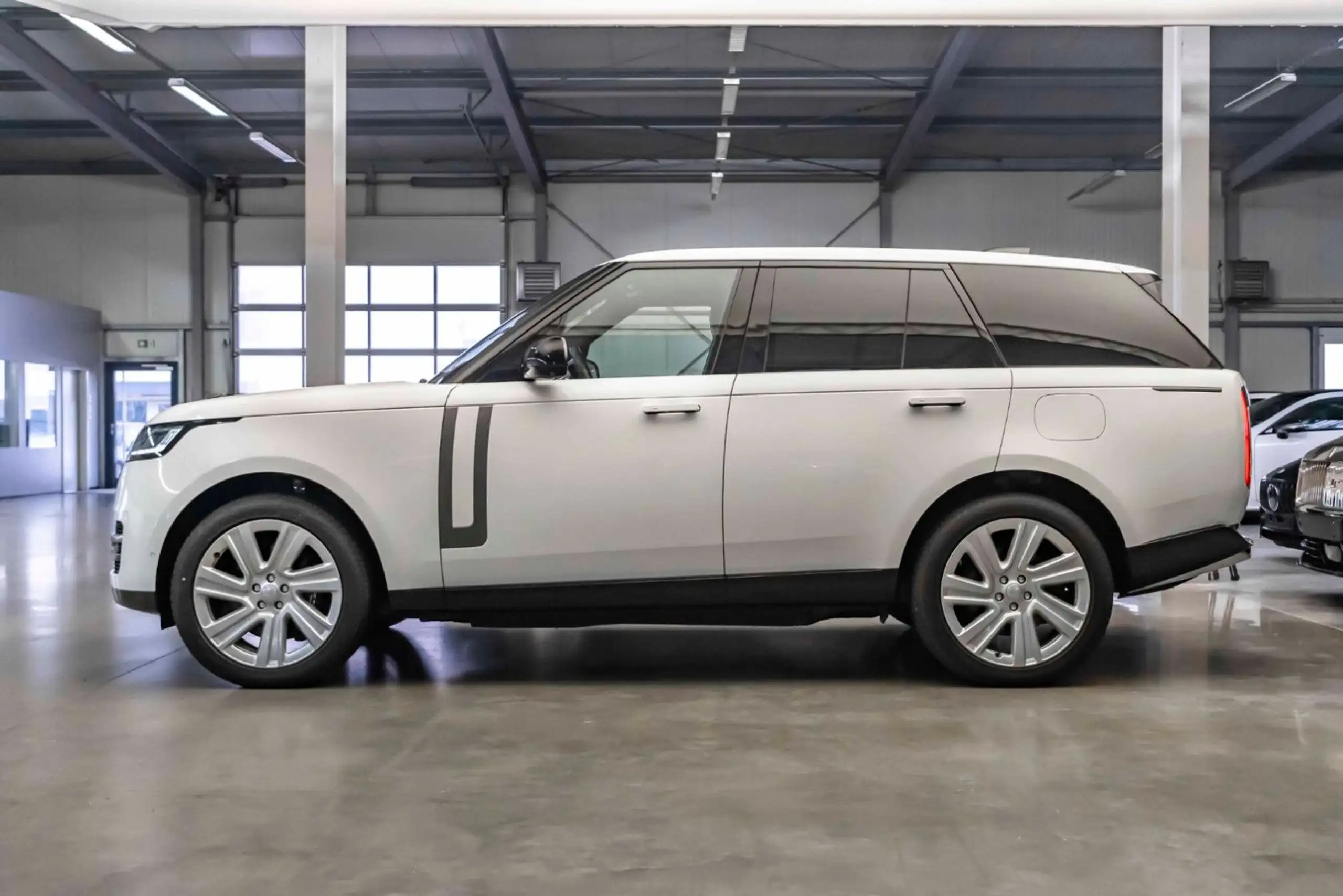 Land Rover - Range Rover