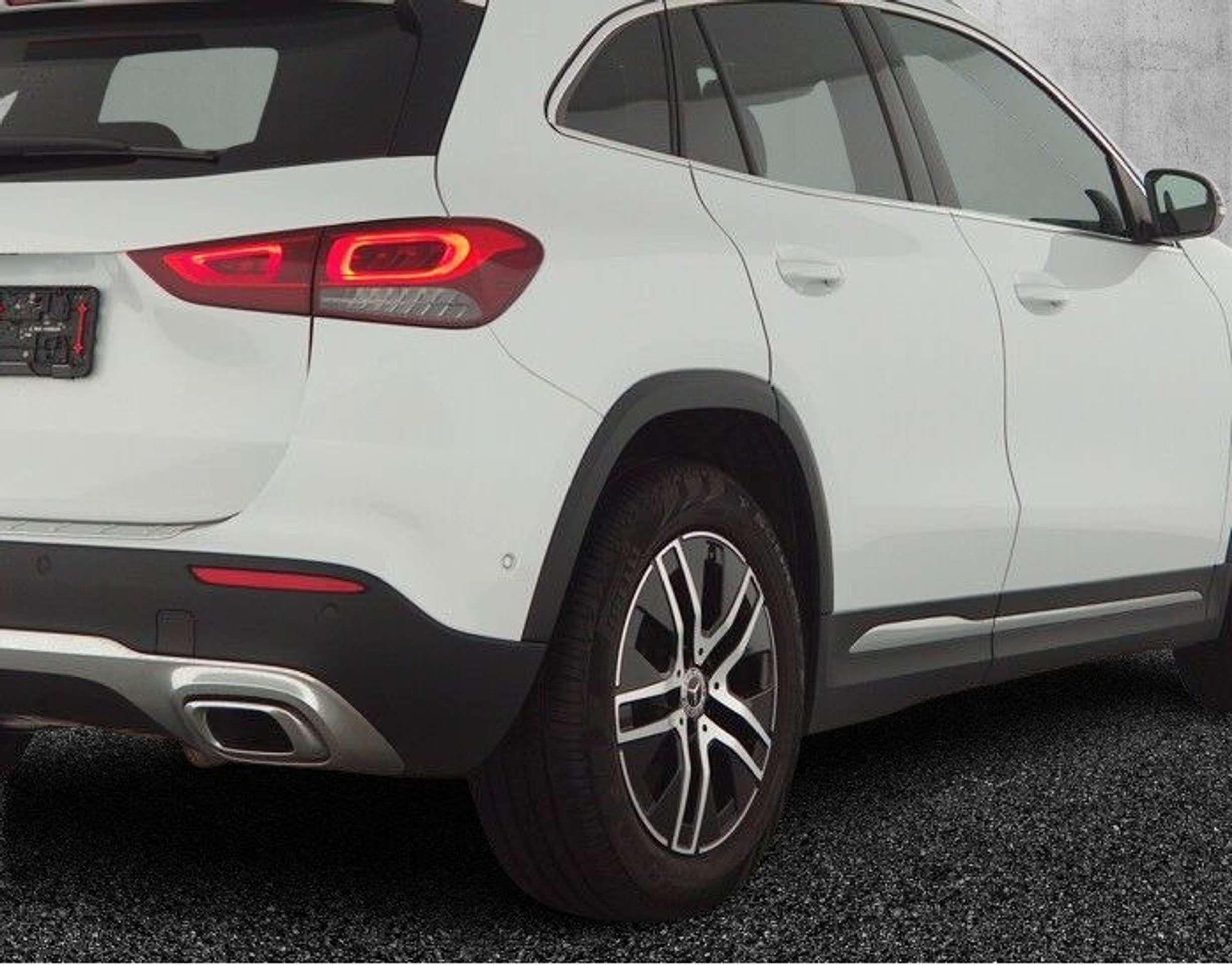 Mercedes-Benz - GLA 220