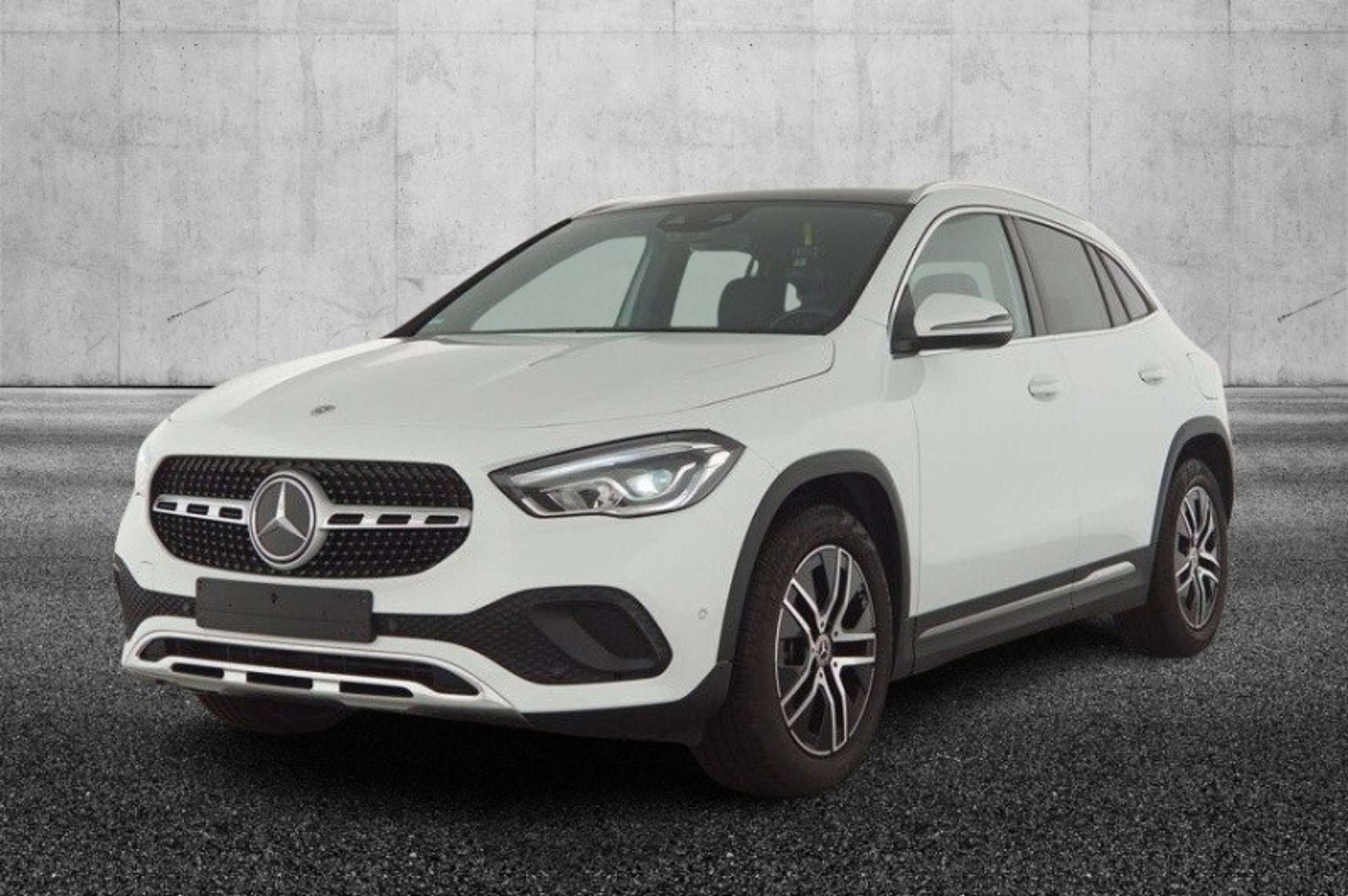 Mercedes-Benz - GLA 220