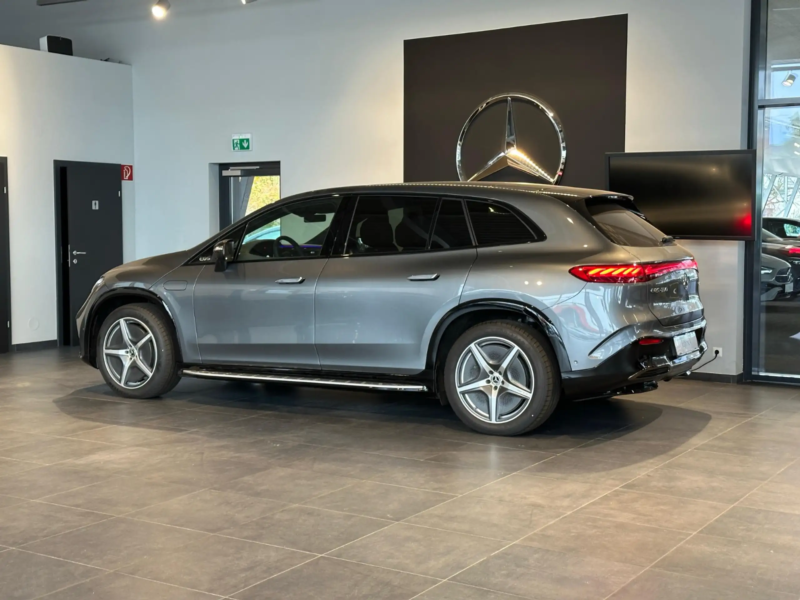 Mercedes-Benz - EQS SUV