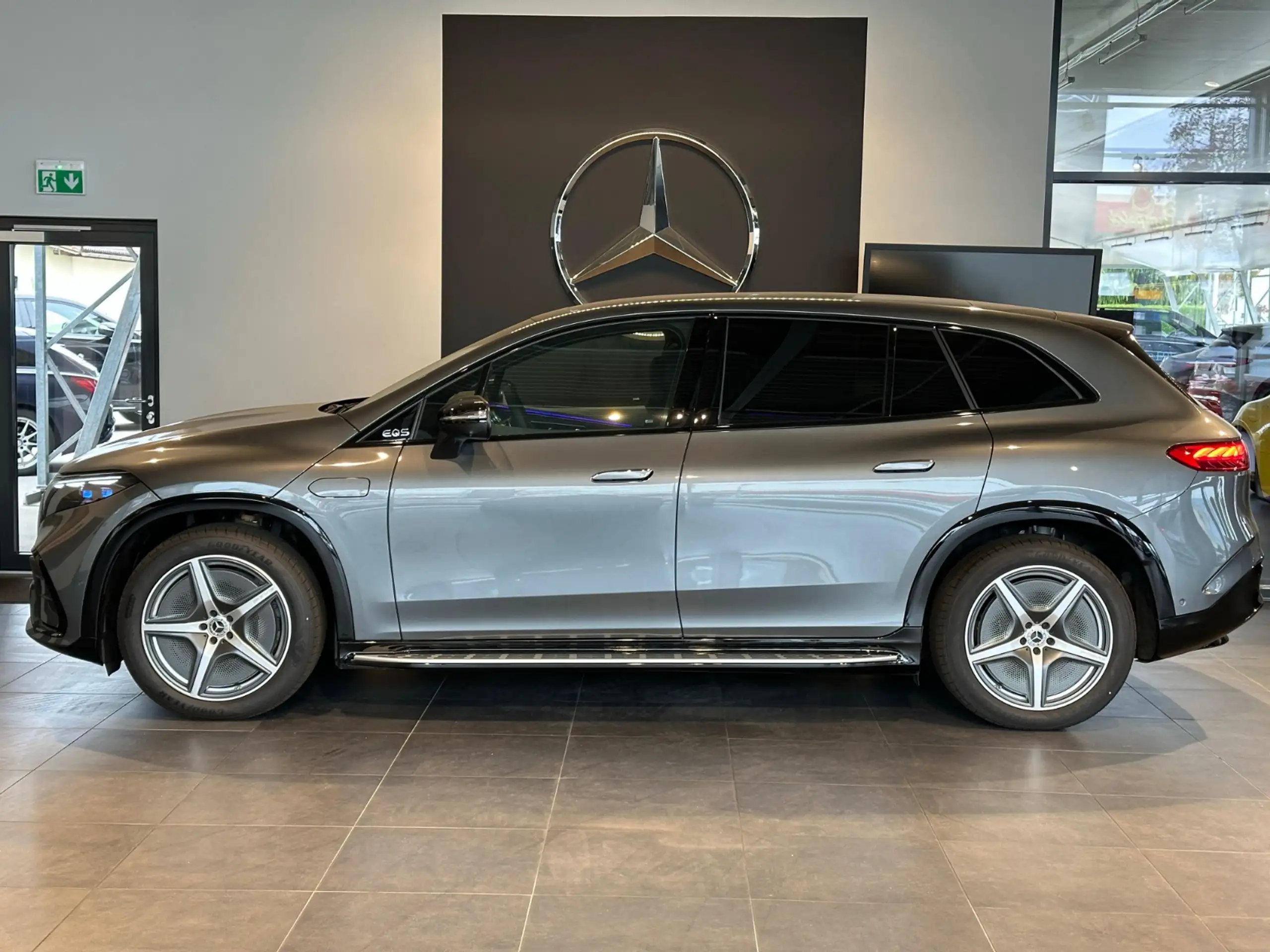 Mercedes-Benz - EQS SUV