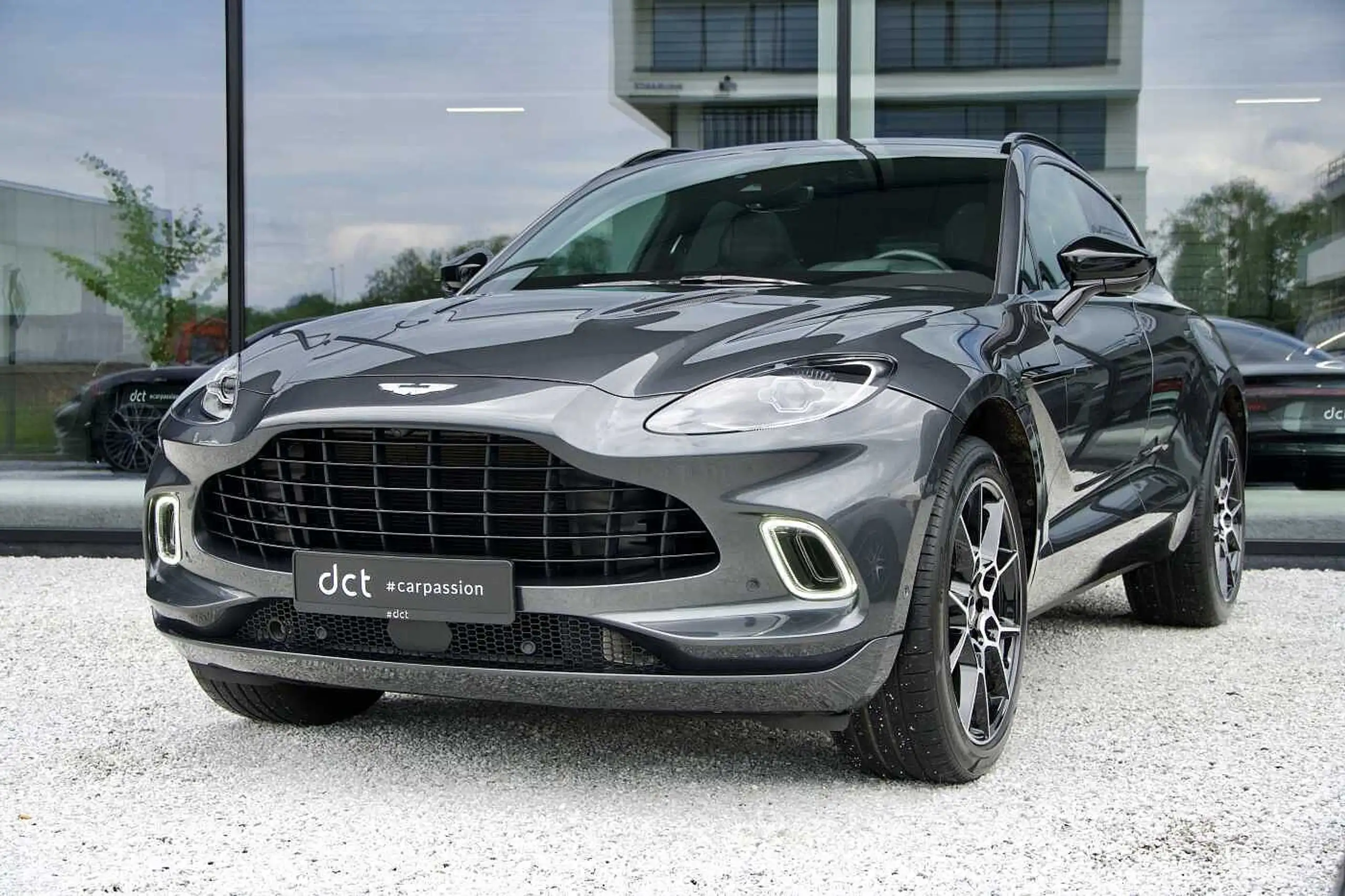 Aston Martin DBX 2020