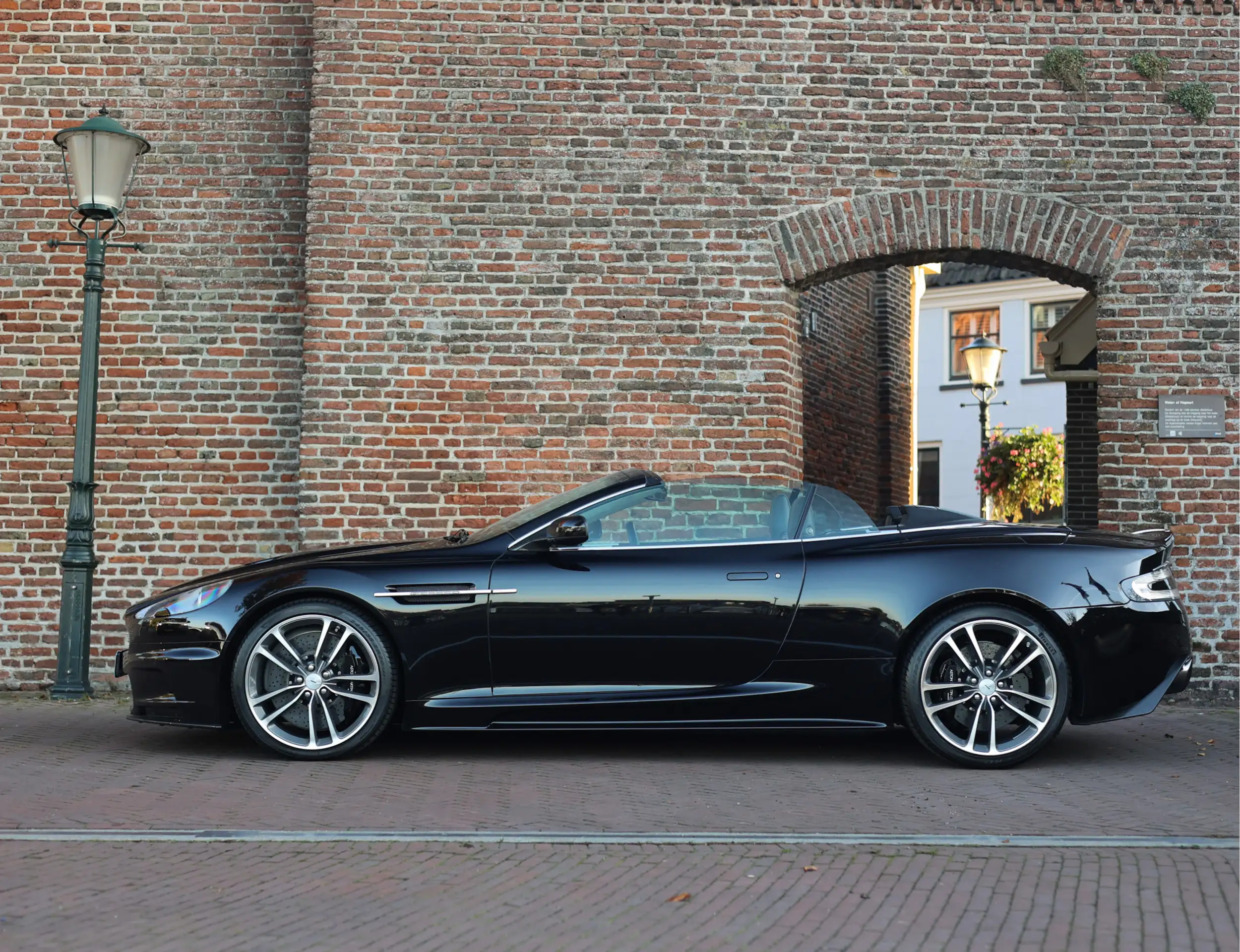 Aston Martin - DBS