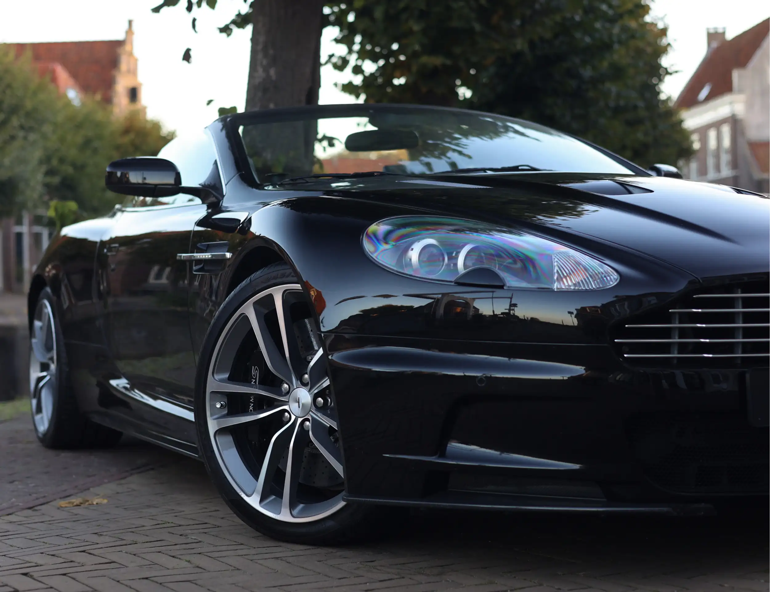 Aston Martin - DBS