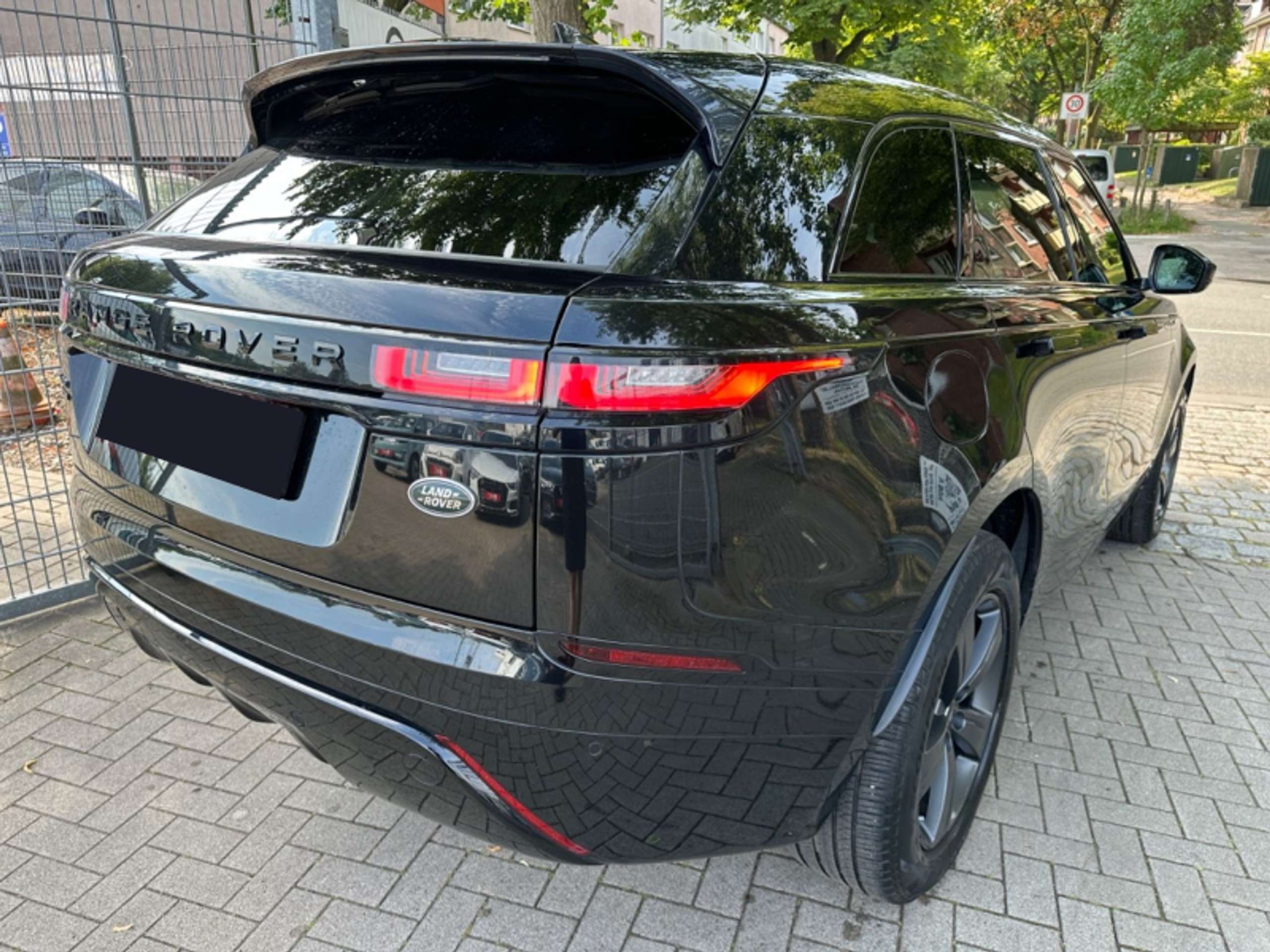 Land Rover - Range Rover Velar