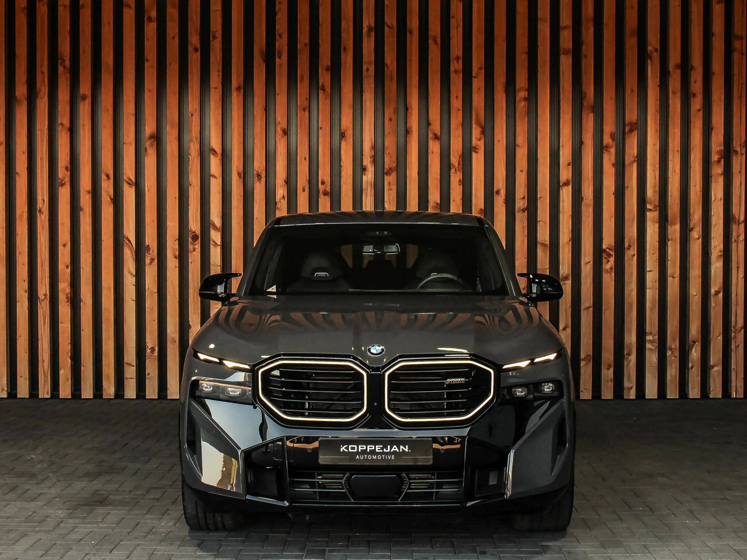 BMW - XM