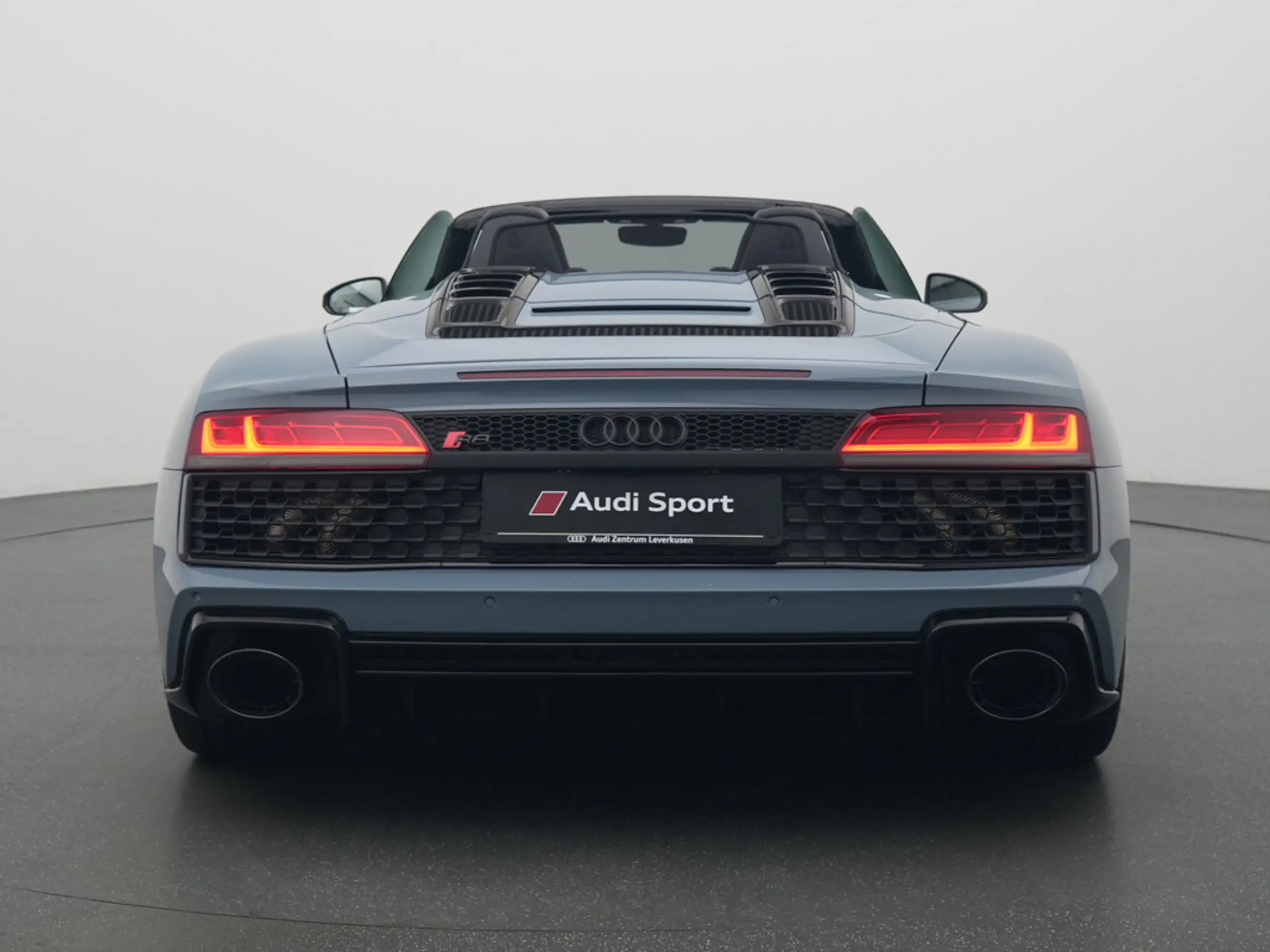 Audi - R8