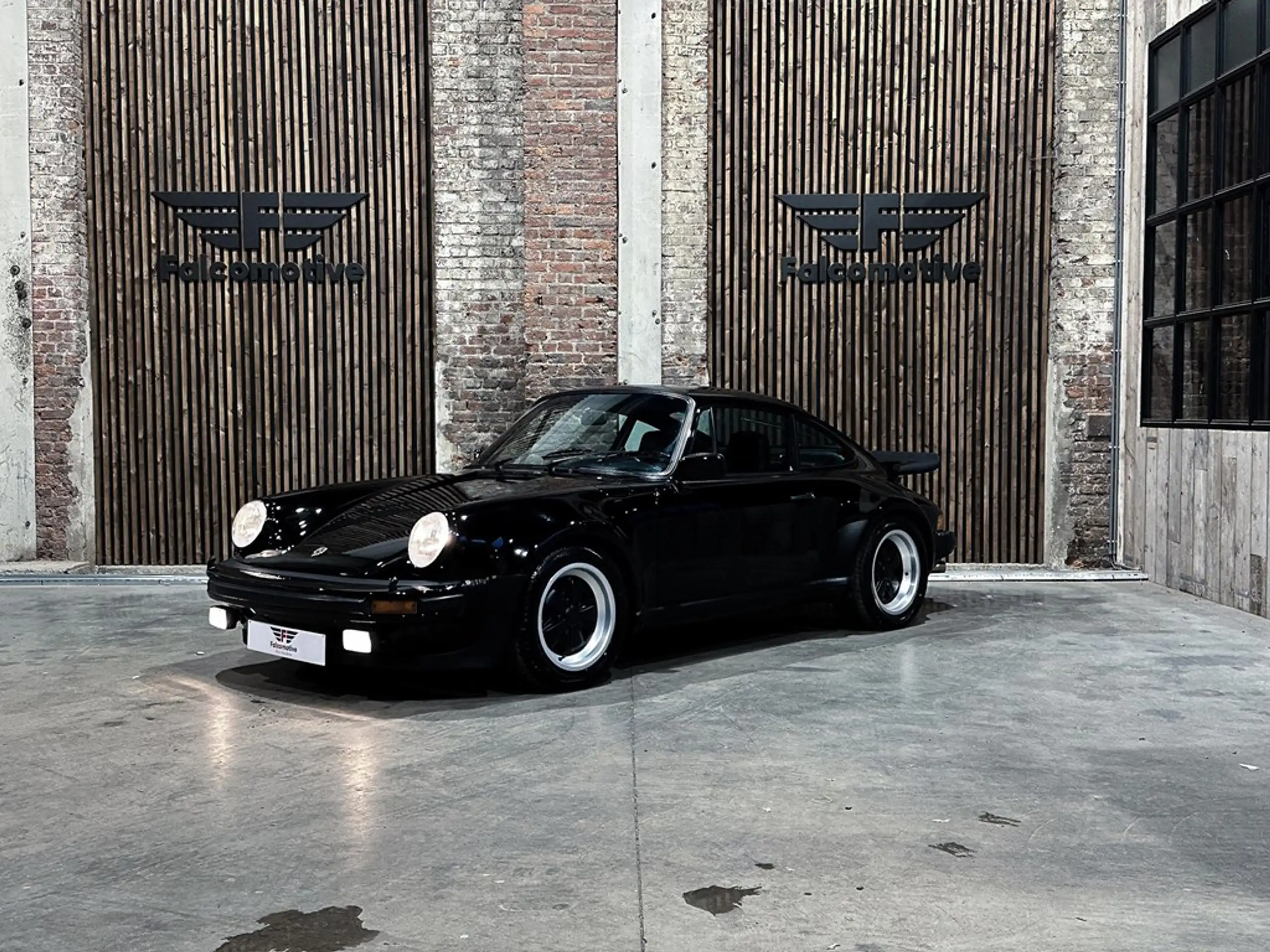 Porsche - 930