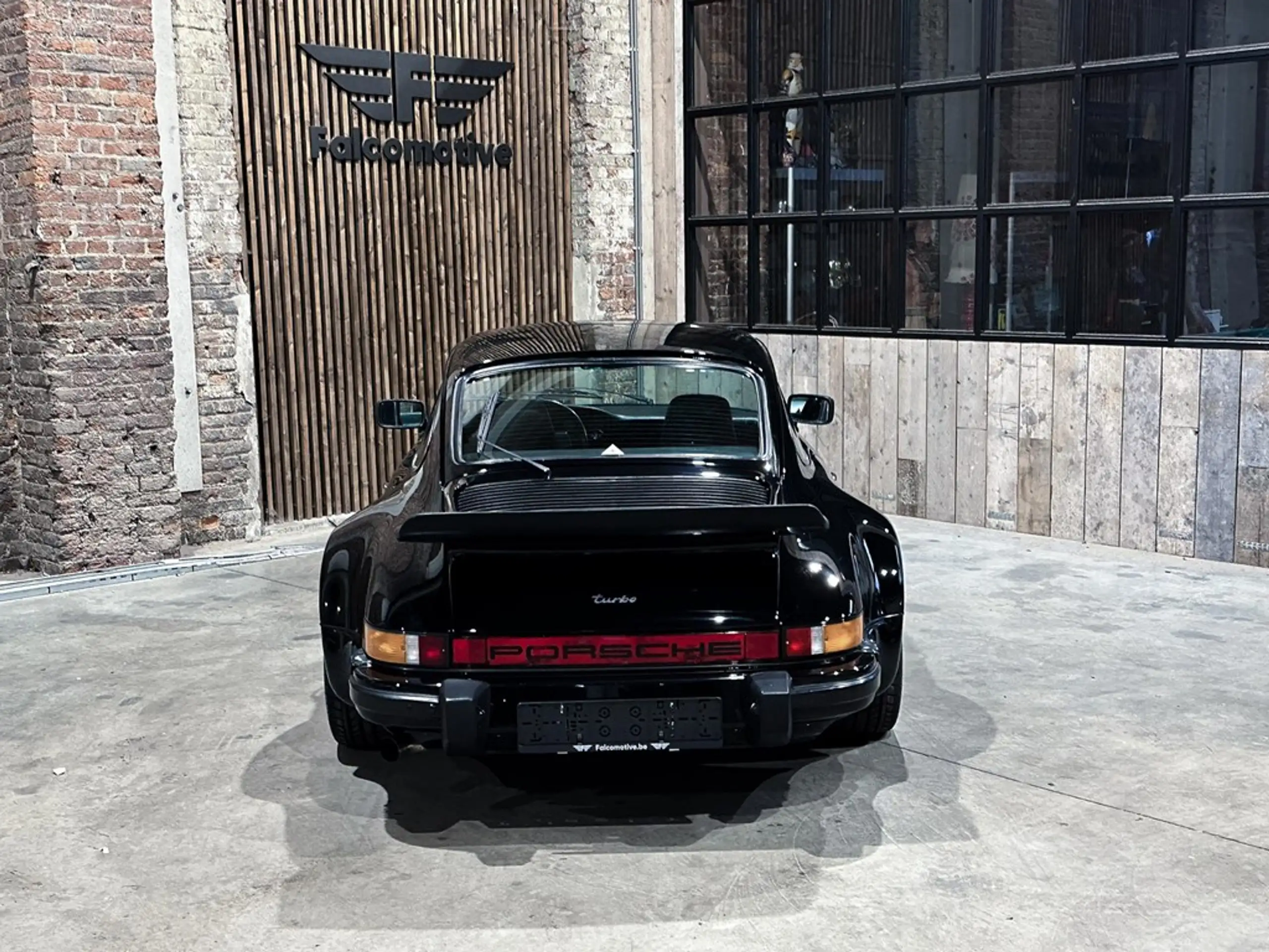 Porsche - 930