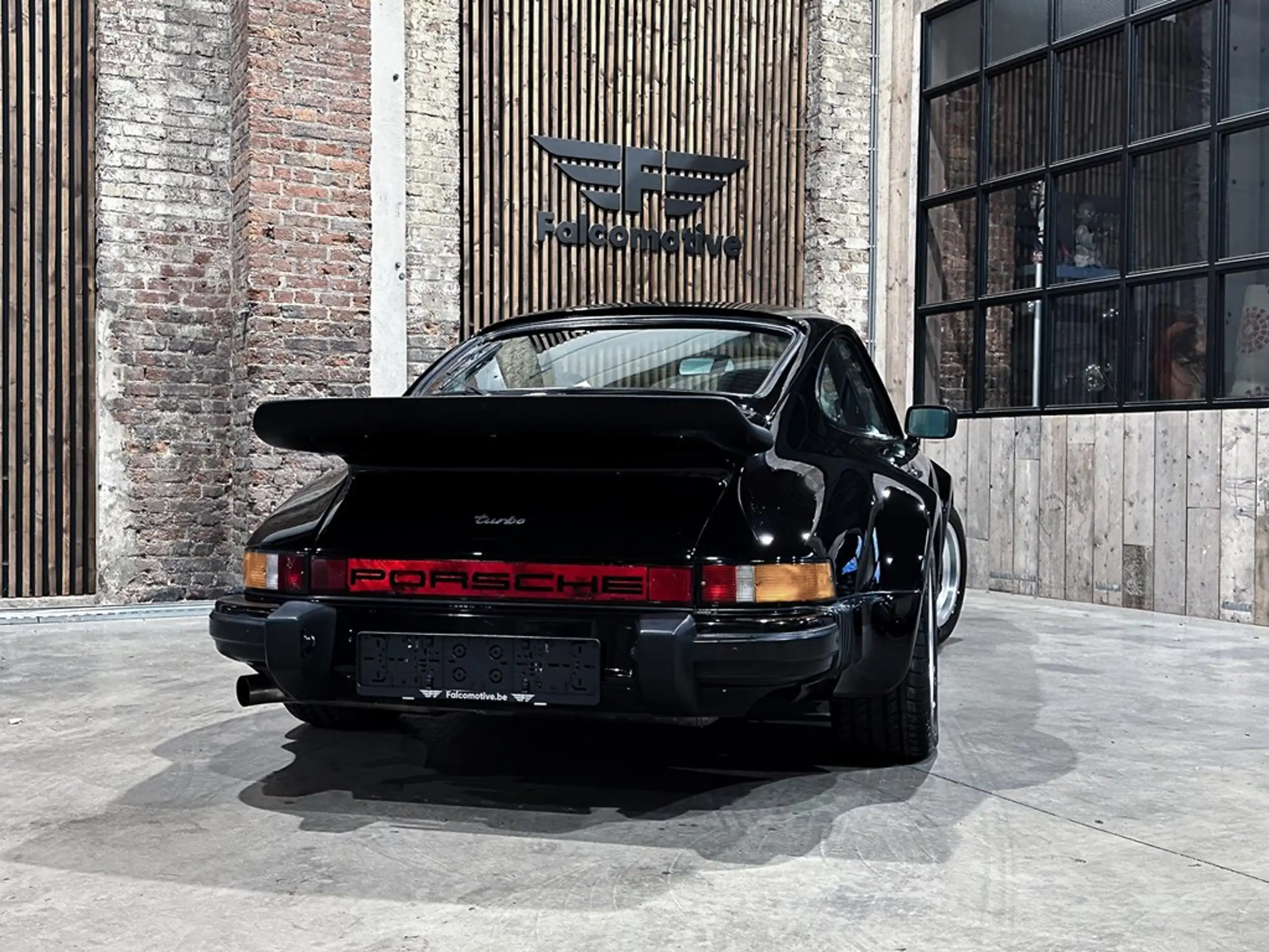 Porsche - 930