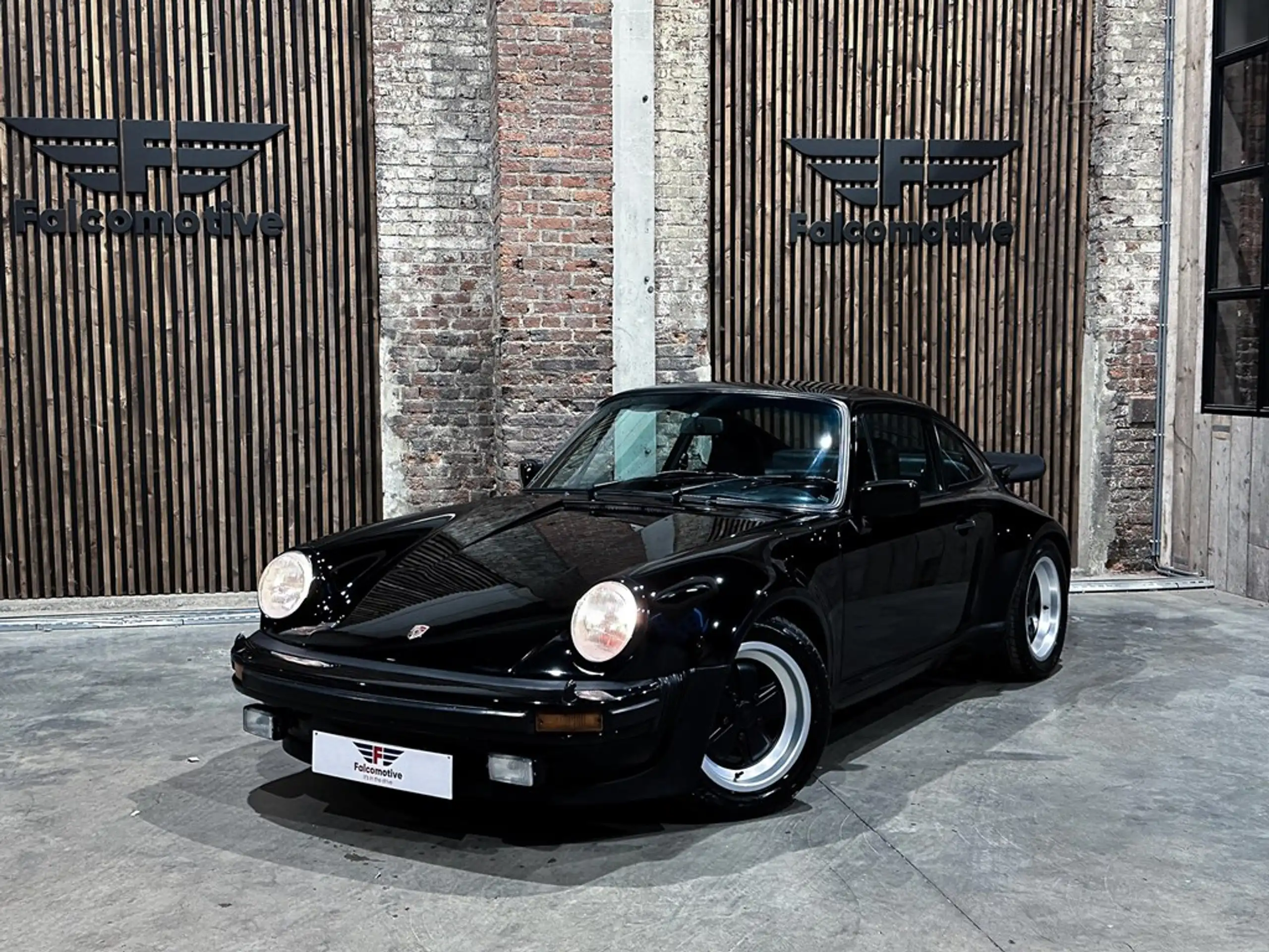 Porsche - 930