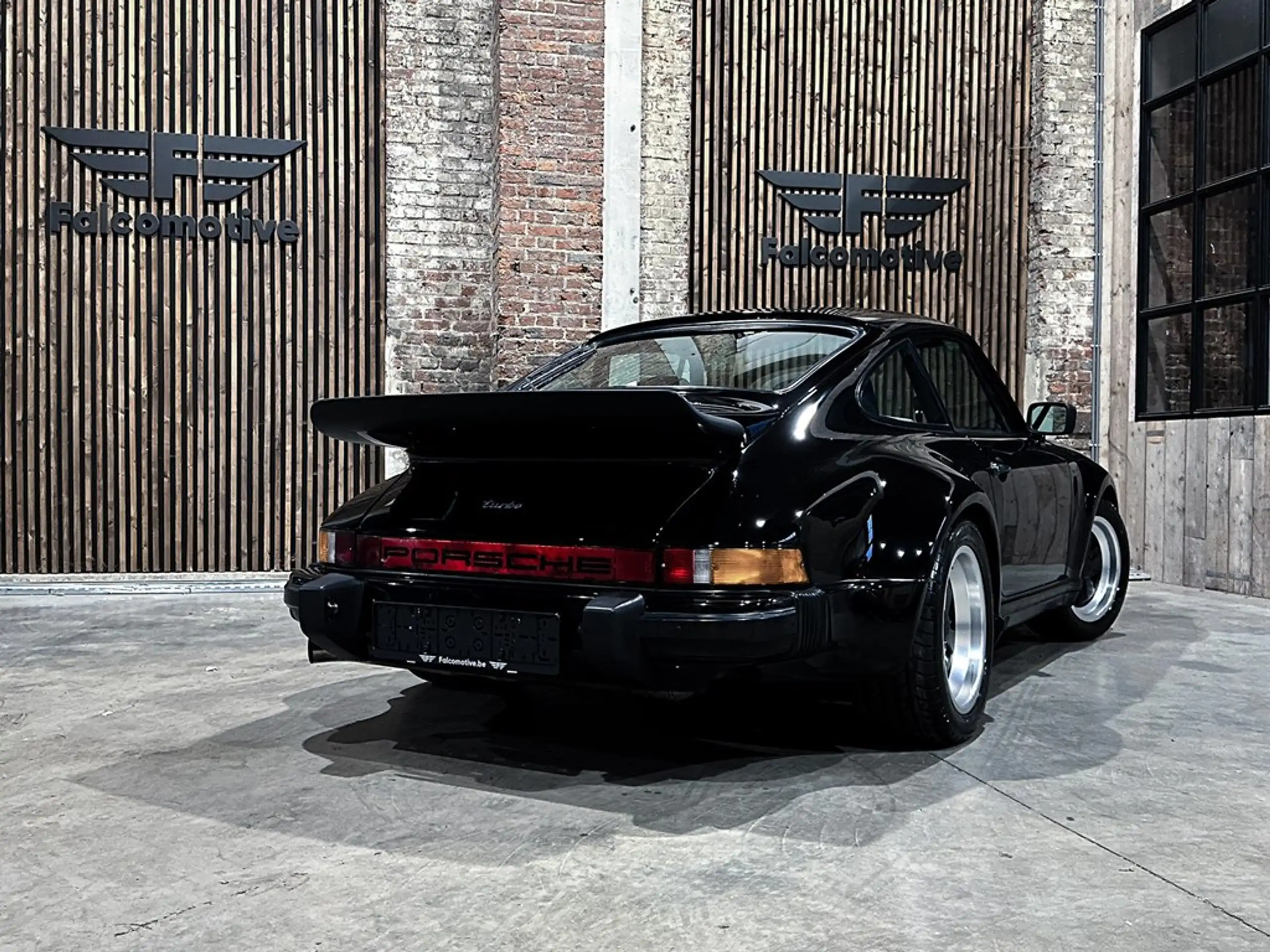 Porsche - 930